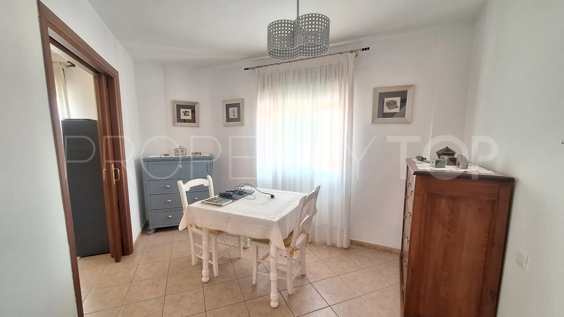 Se vende adosado en Estepona Ciudad de 6 dormitorios