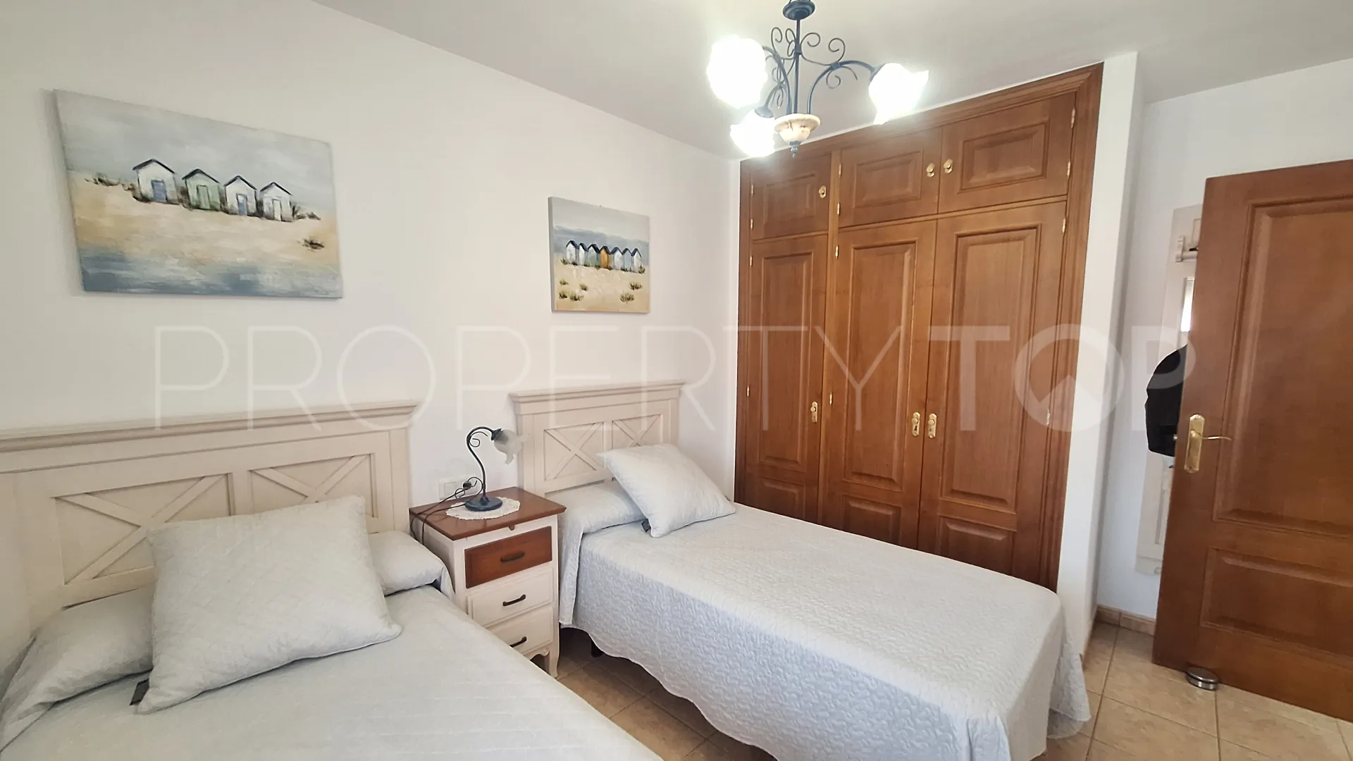 Se vende adosado en Estepona Ciudad de 6 dormitorios