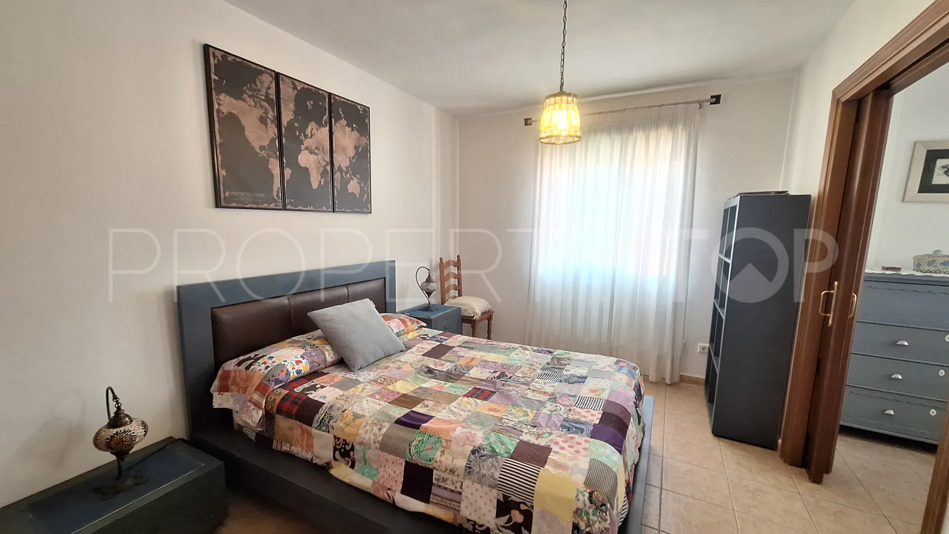 Se vende adosado en Estepona Ciudad de 6 dormitorios