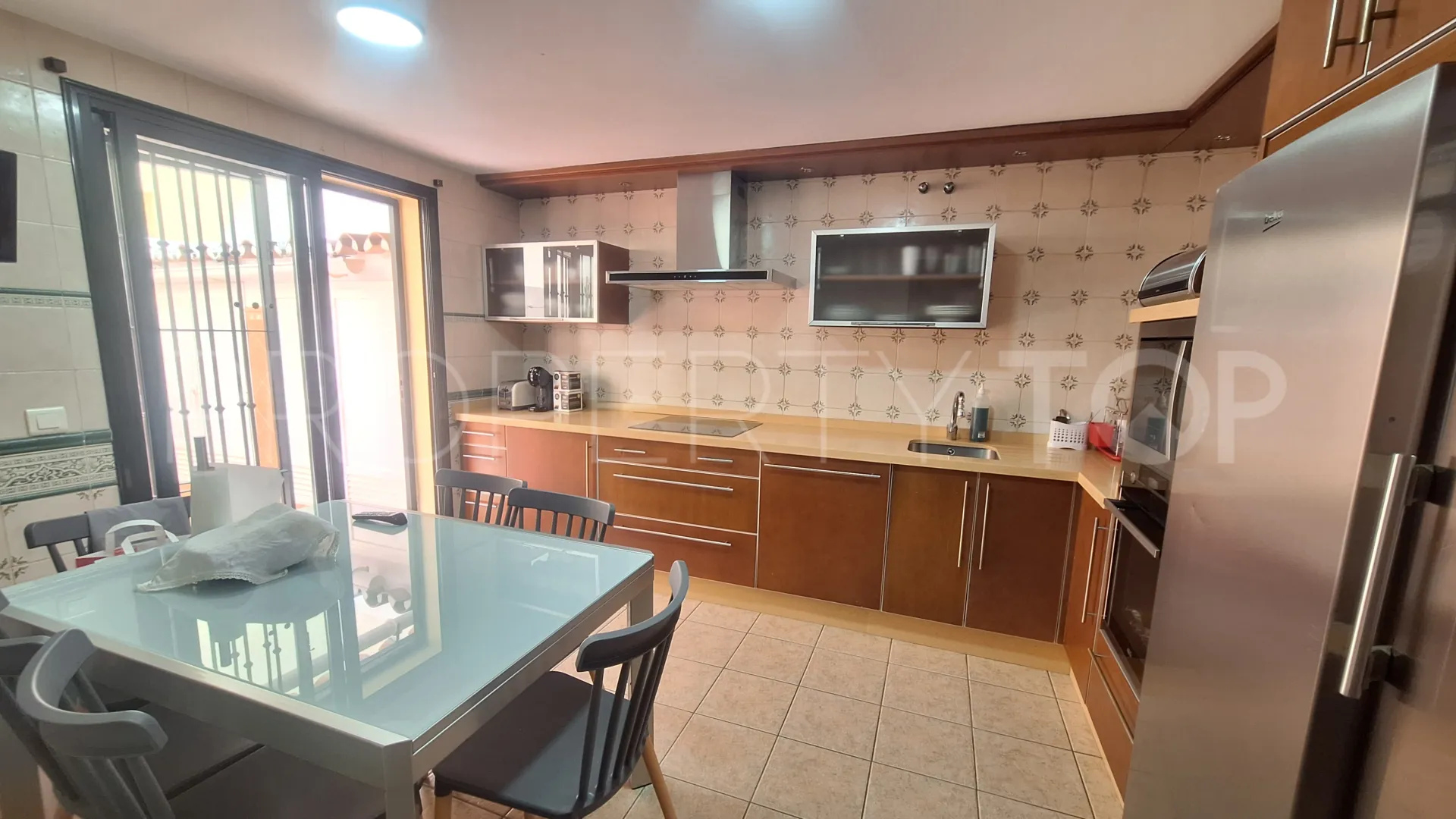Se vende adosado en Estepona Ciudad de 6 dormitorios