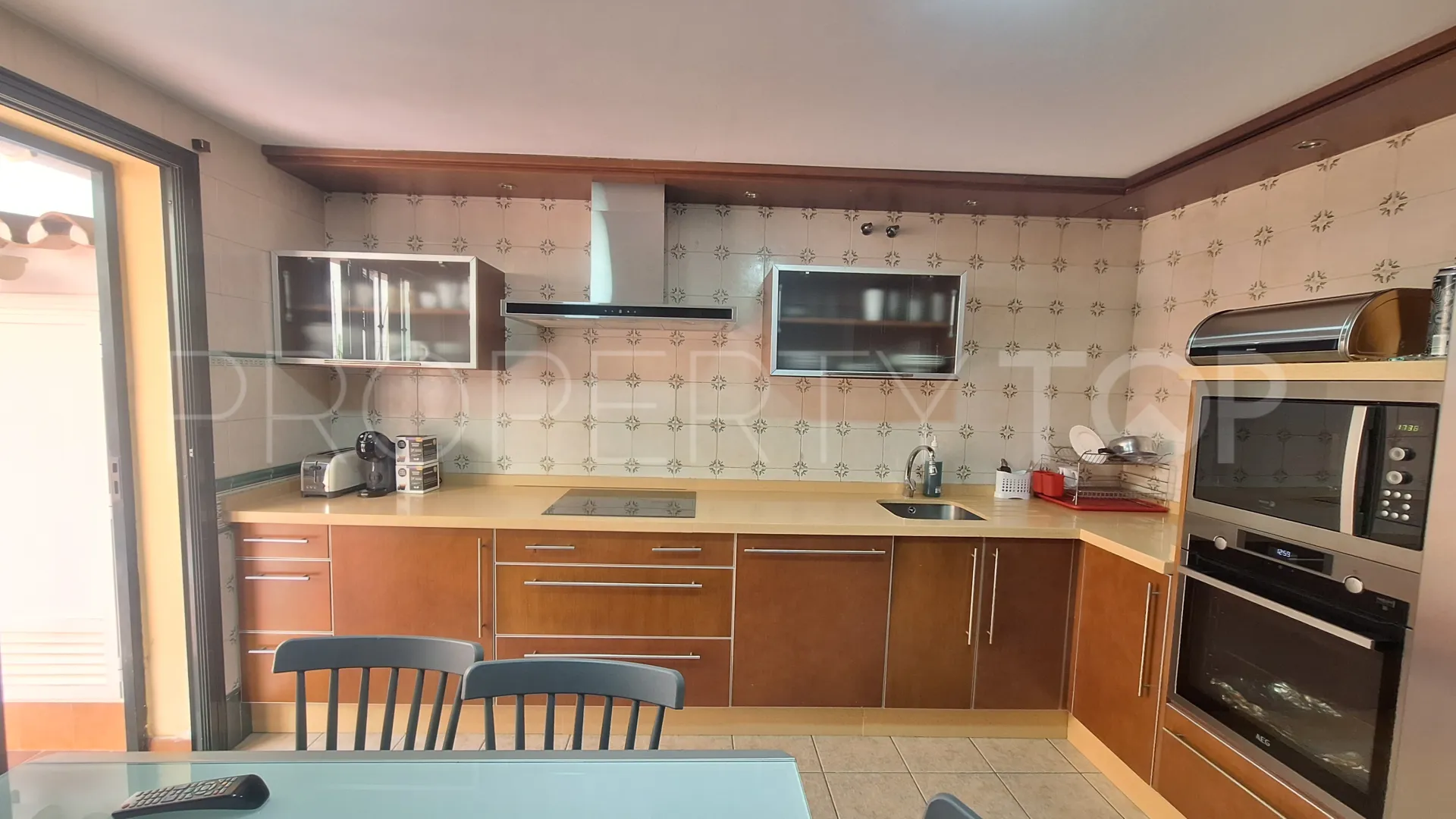 Se vende adosado en Estepona Ciudad de 6 dormitorios