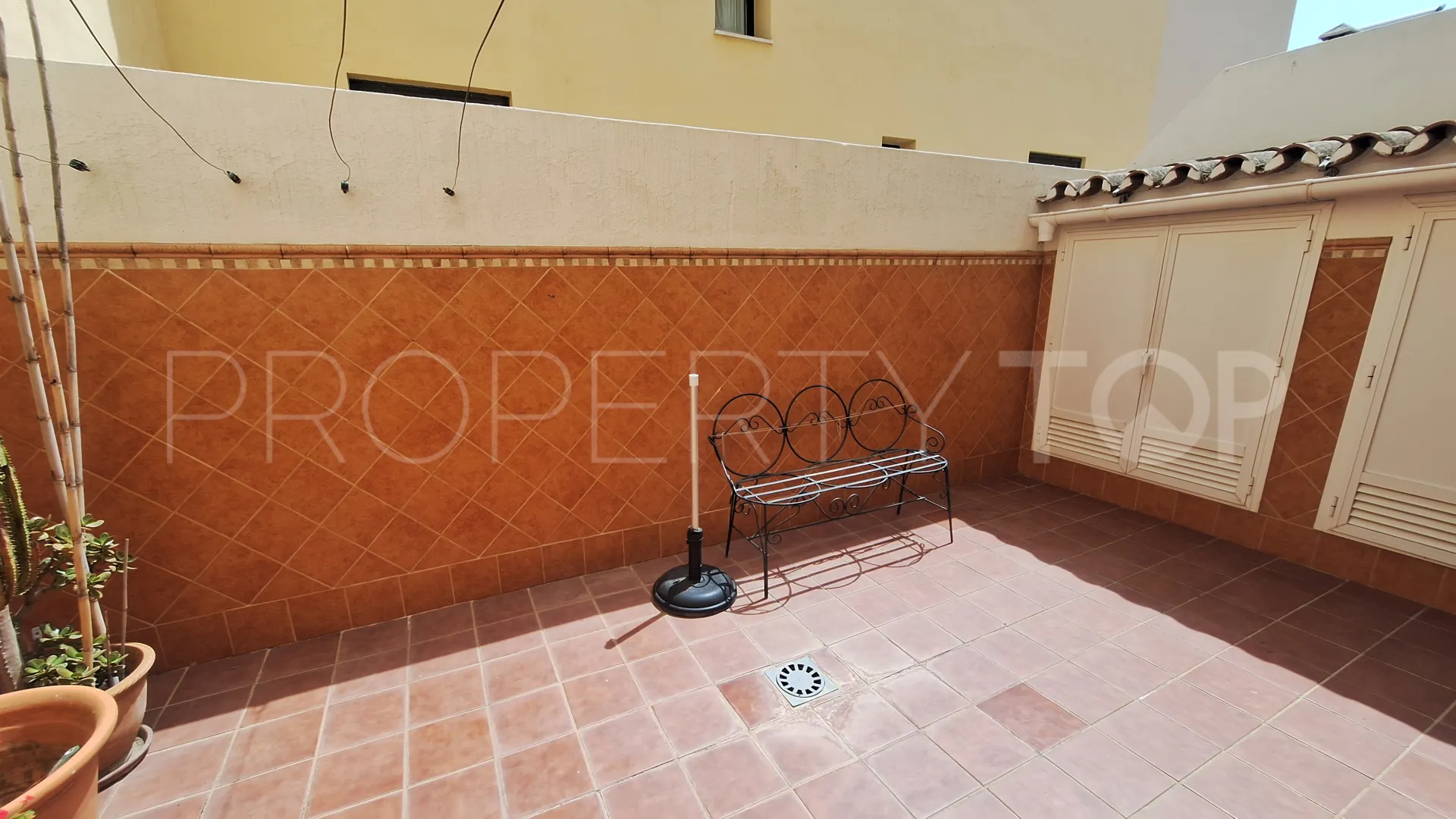 Se vende adosado en Estepona Ciudad de 6 dormitorios