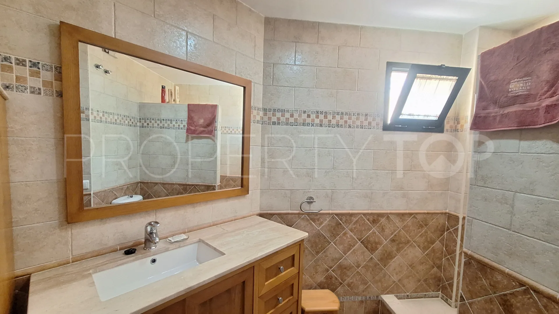 Se vende adosado en Estepona Ciudad de 6 dormitorios