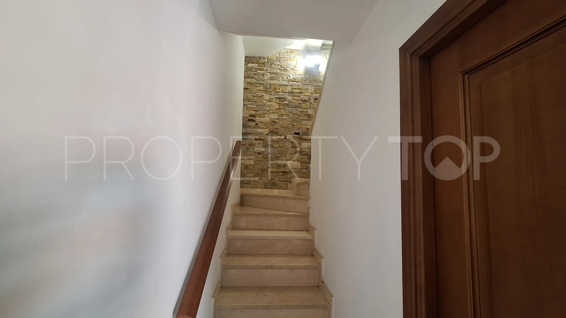 Se vende adosado en Estepona Ciudad de 6 dormitorios