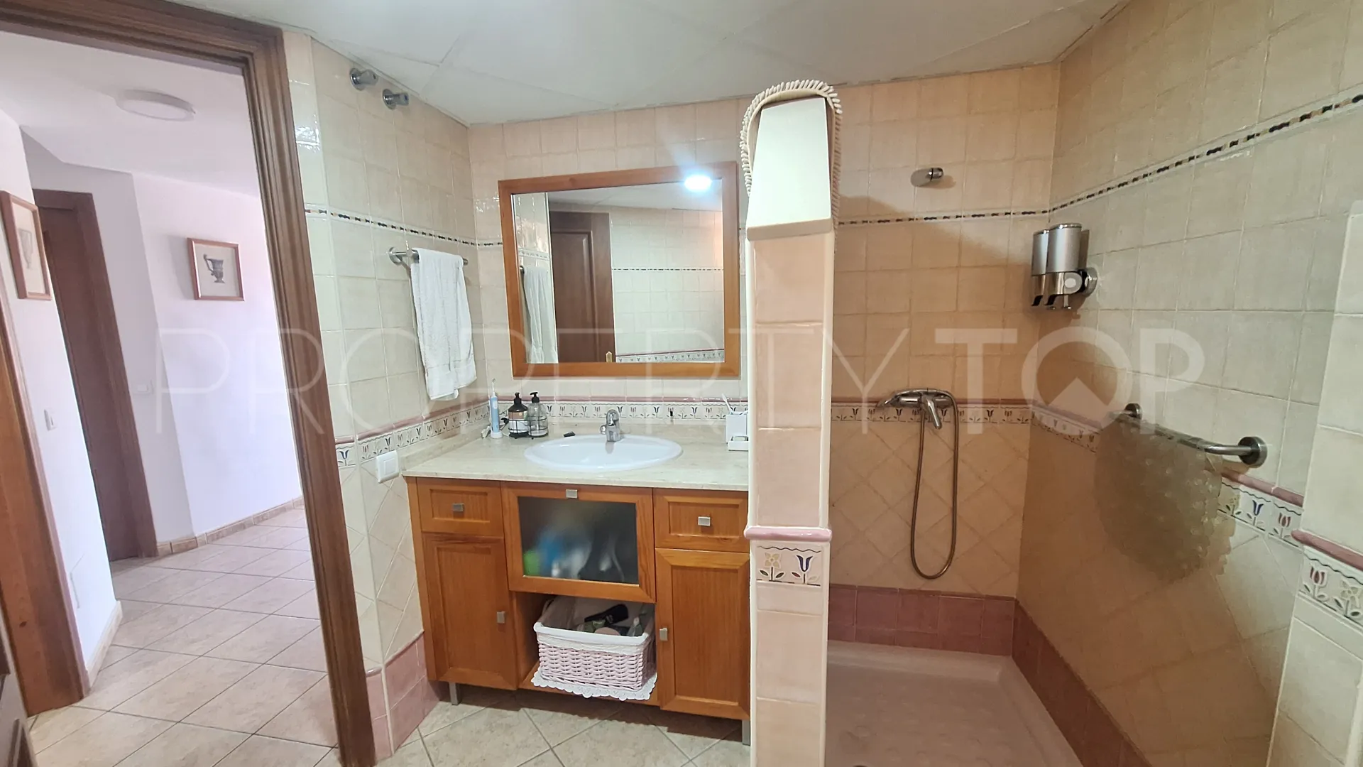 Se vende adosado en Estepona Ciudad de 6 dormitorios