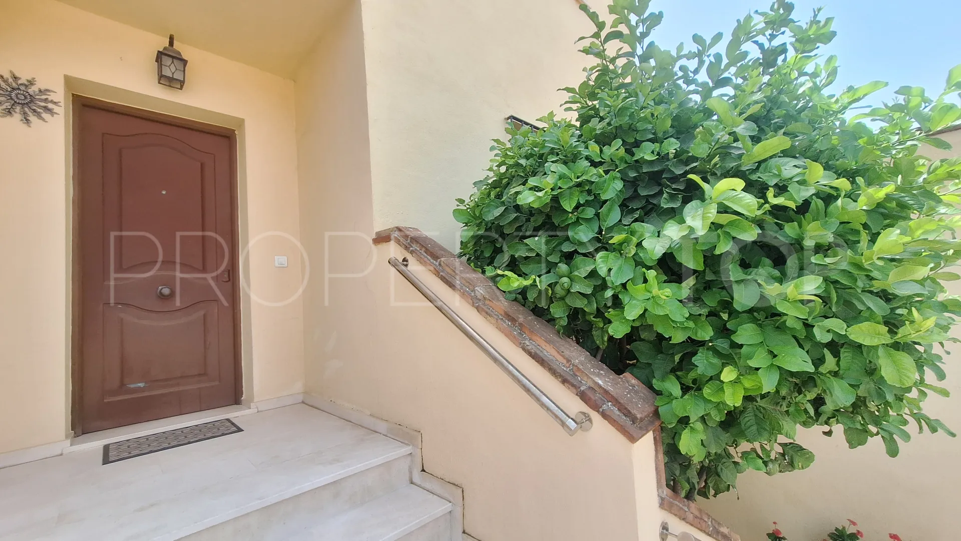 Se vende adosado en Estepona Ciudad de 6 dormitorios