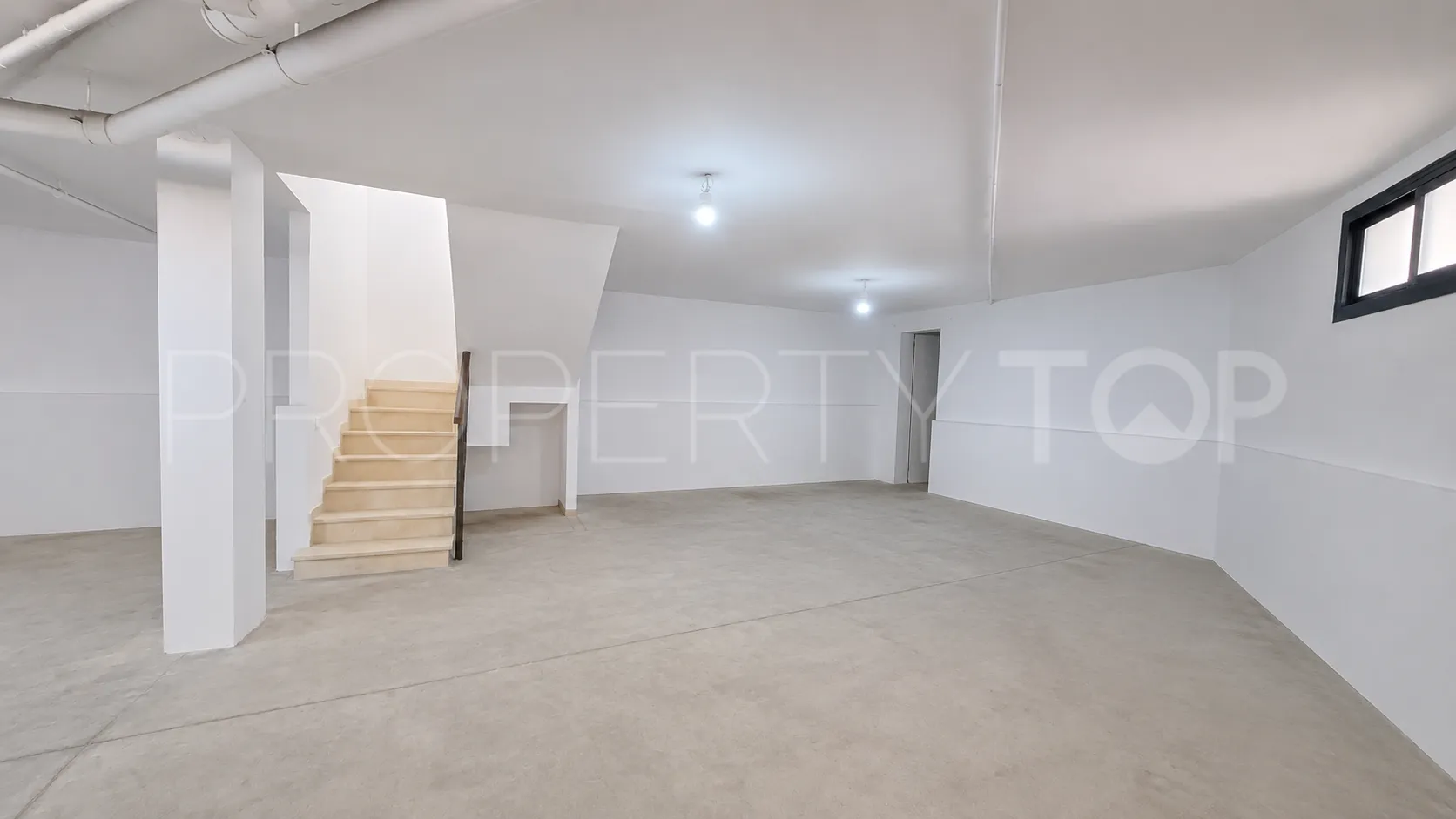Se vende adosado en Estepona Ciudad de 6 dormitorios
