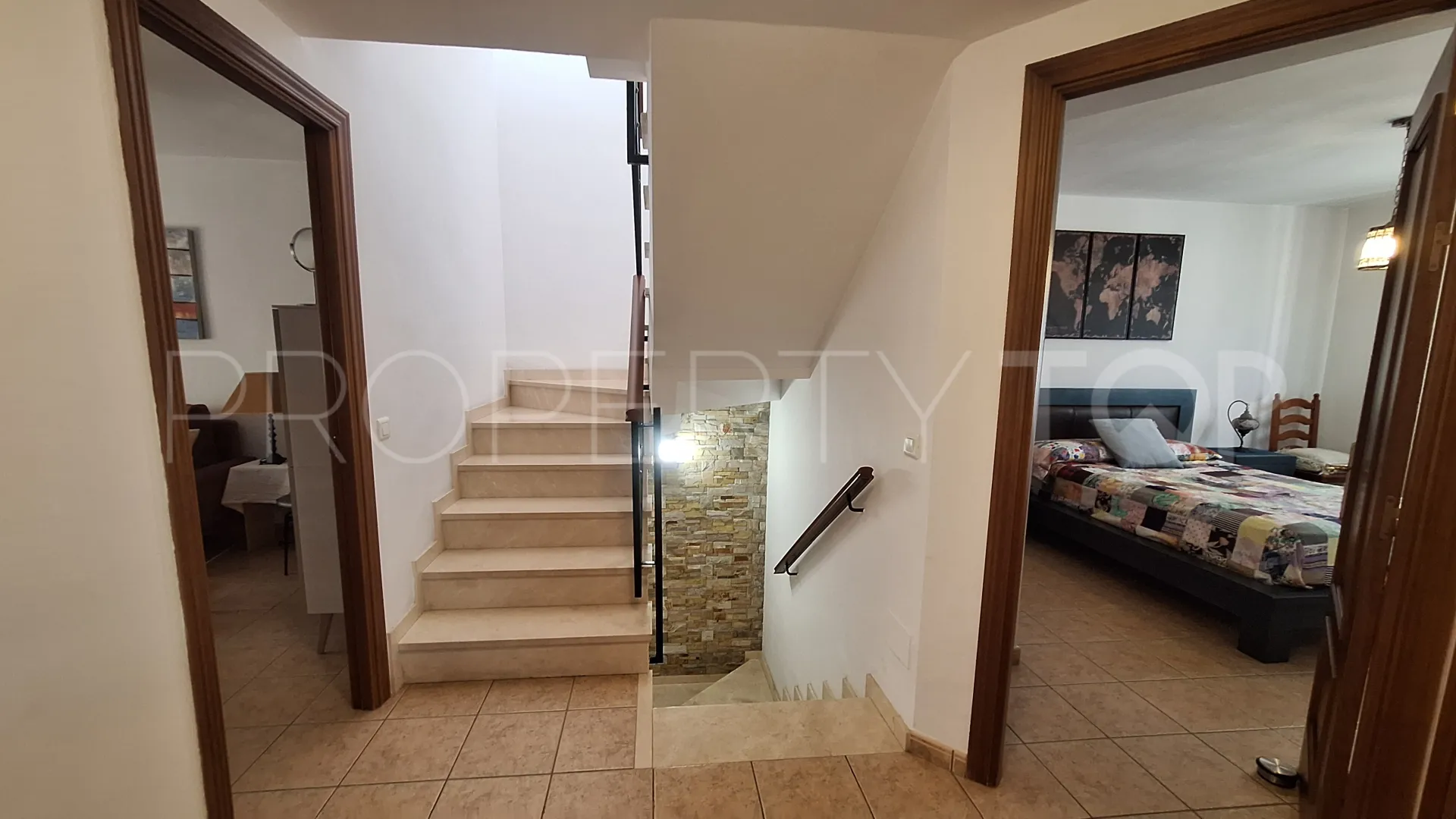 Se vende adosado en Estepona Ciudad de 6 dormitorios