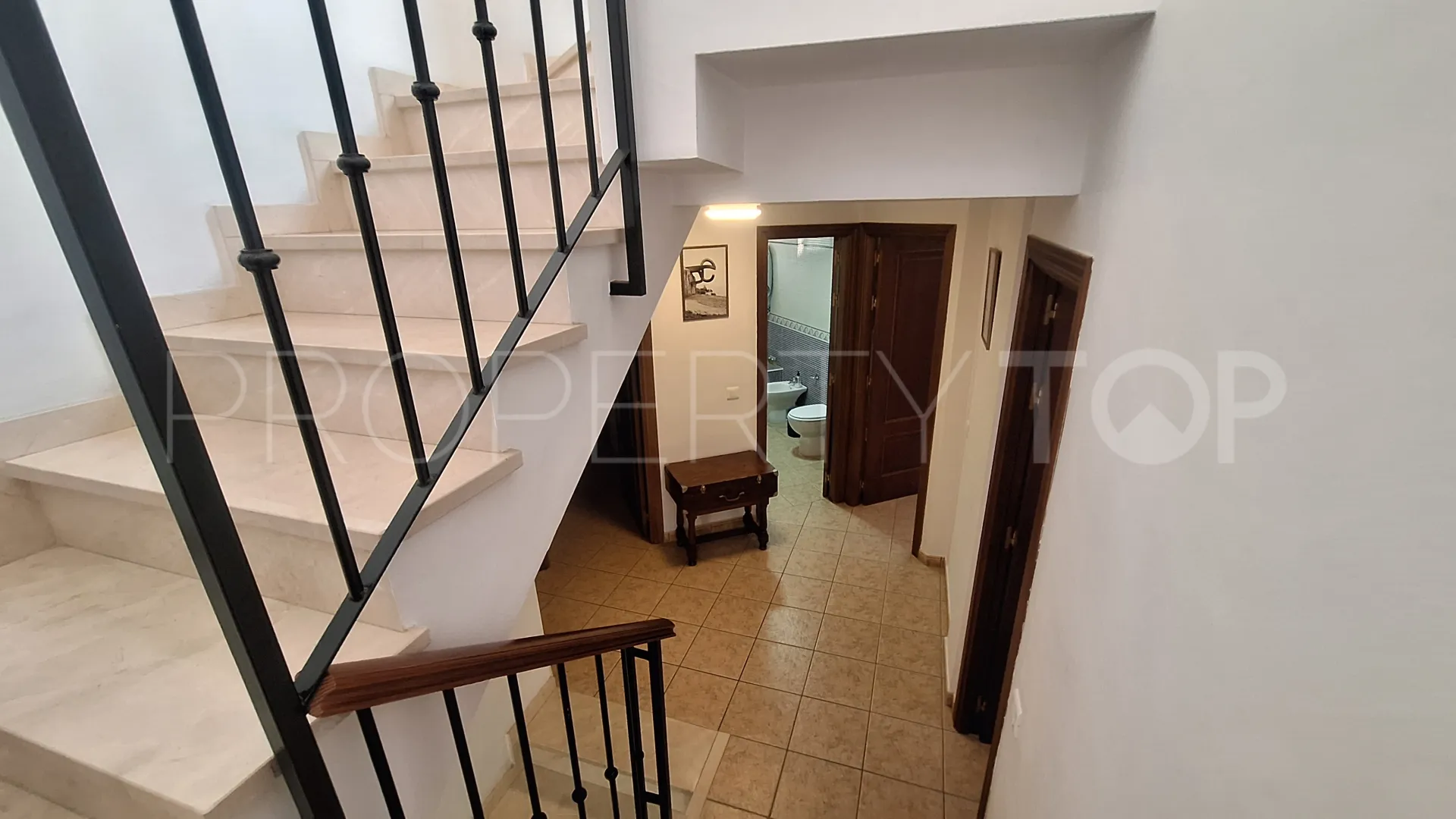 Se vende adosado en Estepona Ciudad de 6 dormitorios