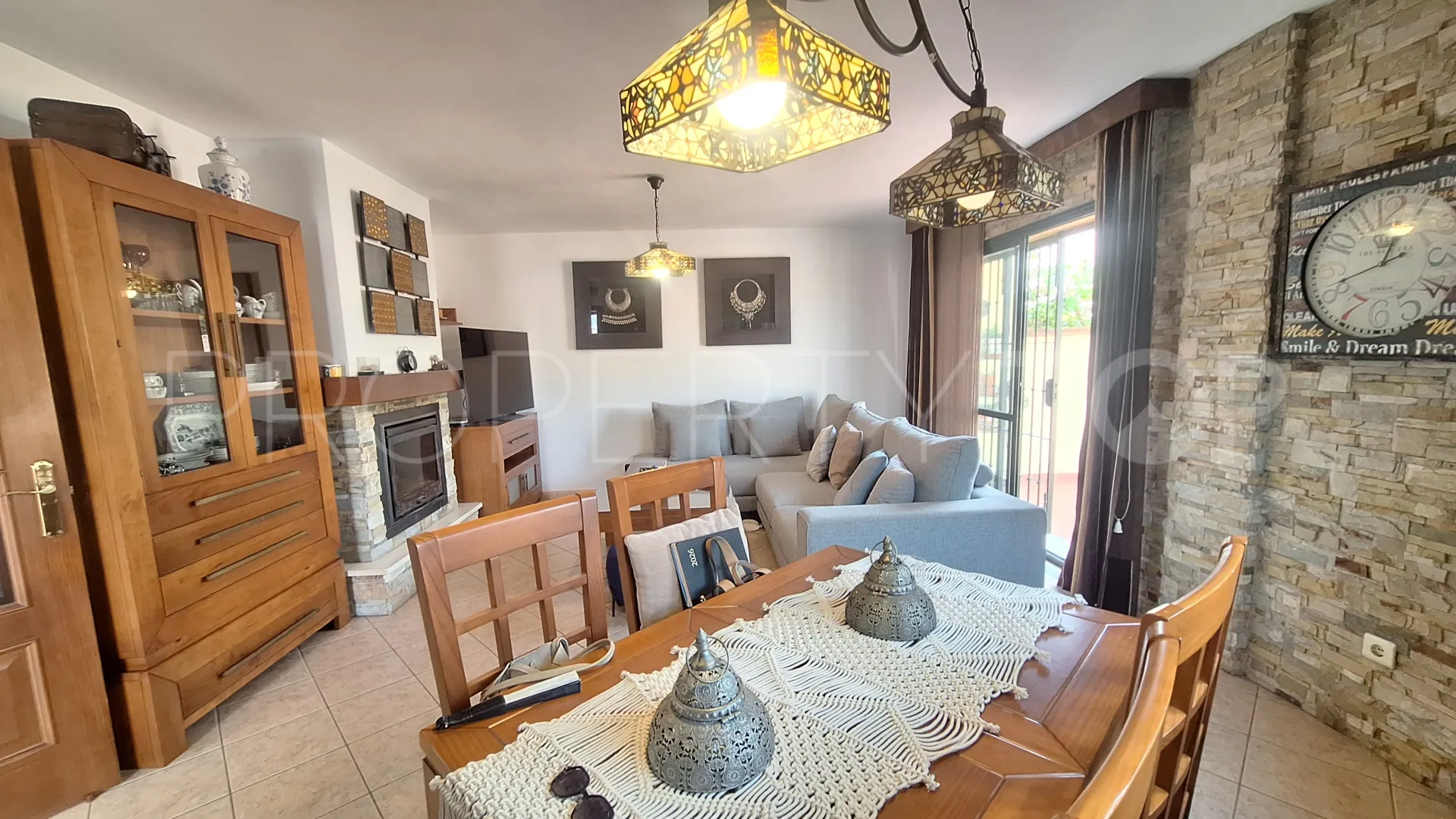 Se vende adosado en Estepona Ciudad de 6 dormitorios