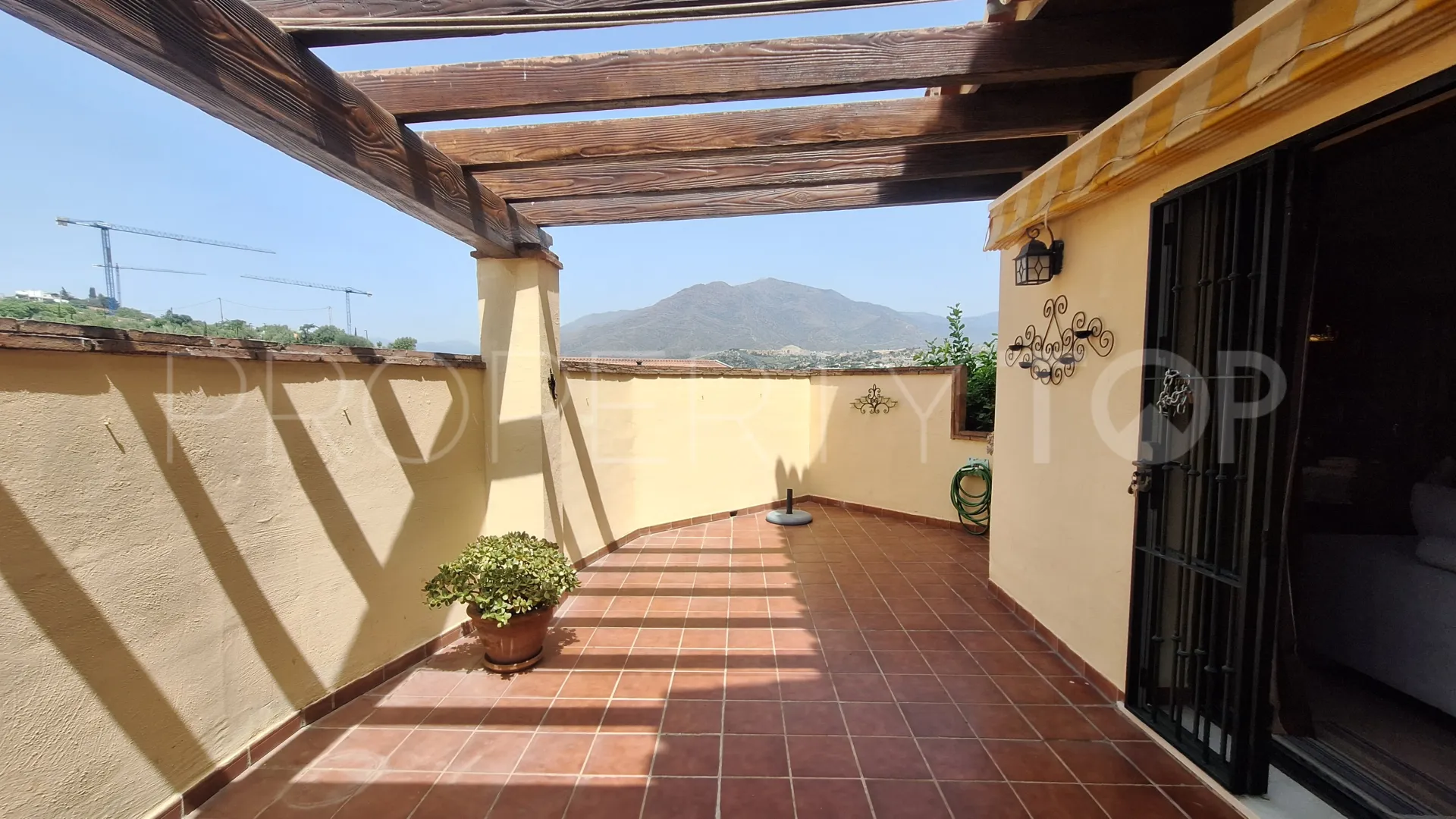 Se vende adosado en Estepona Ciudad de 6 dormitorios