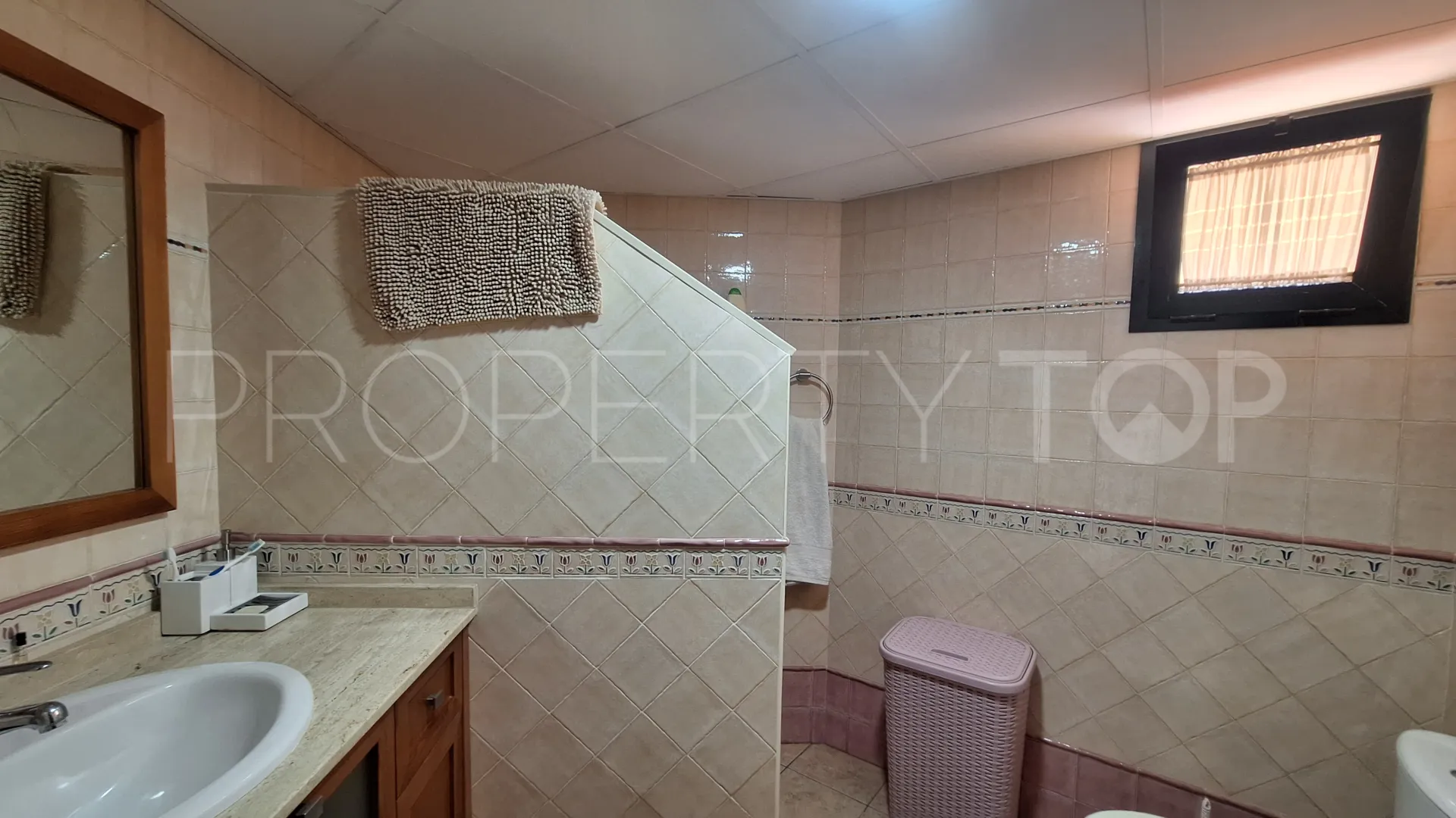 Se vende adosado en Estepona Ciudad de 6 dormitorios