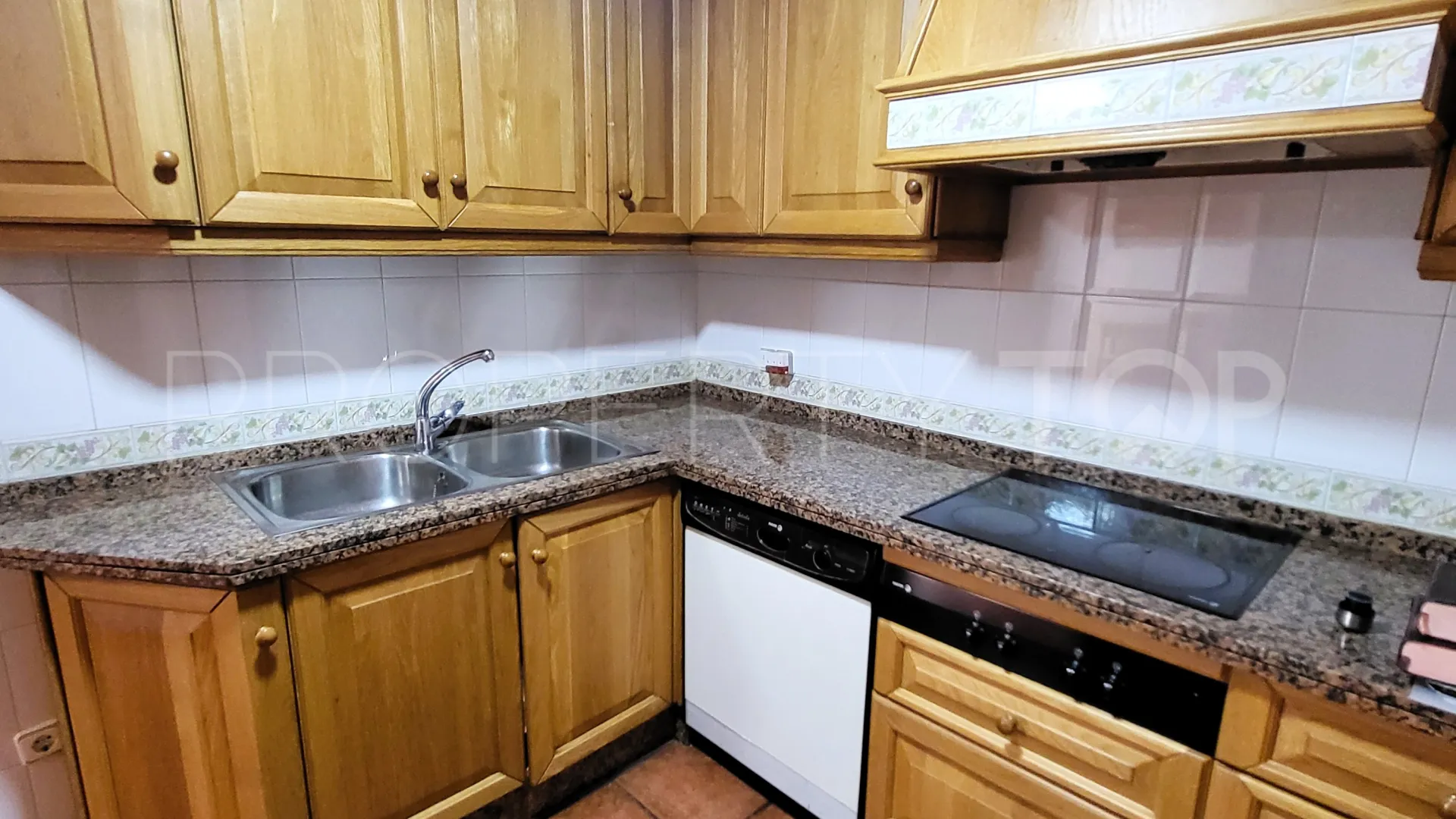 4 bedrooms Calvario ground floor apartment for sale