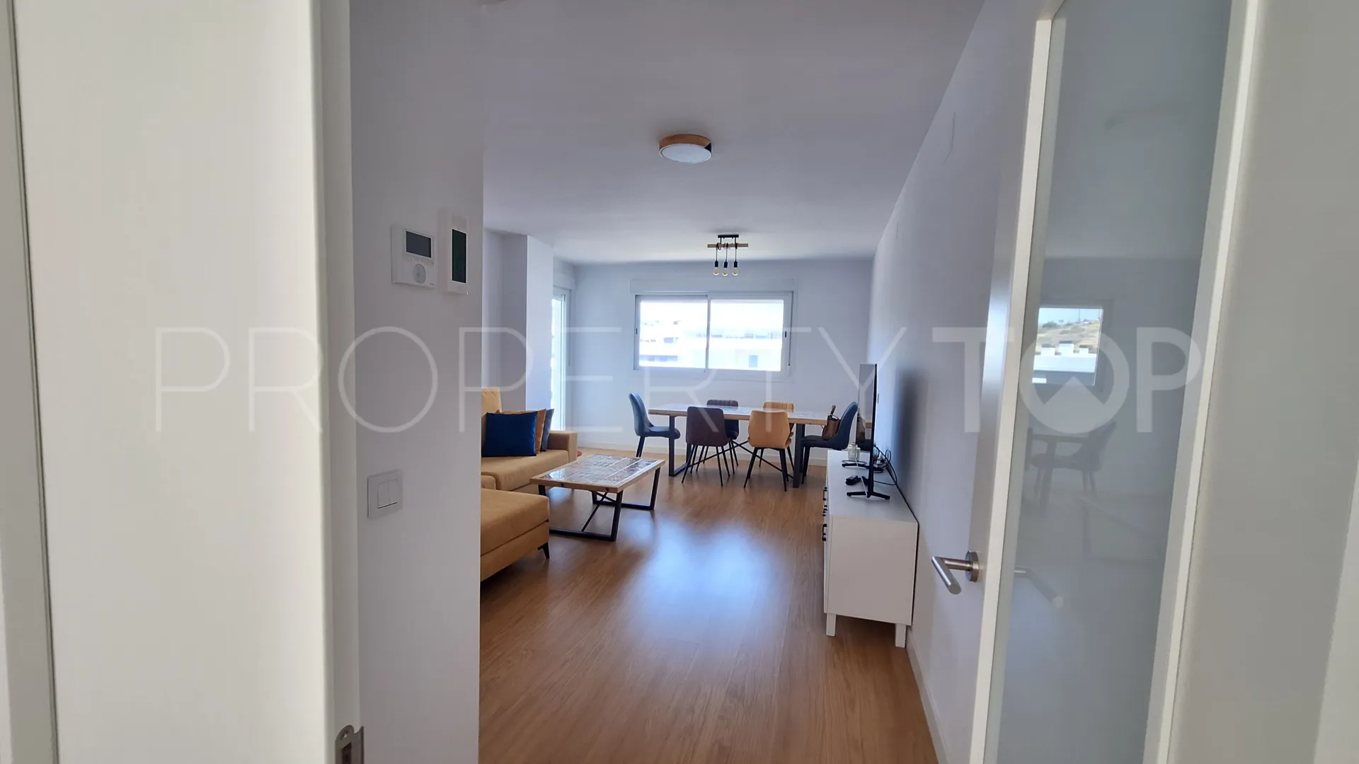 Buy flat with 3 bedrooms in Estepona Centre