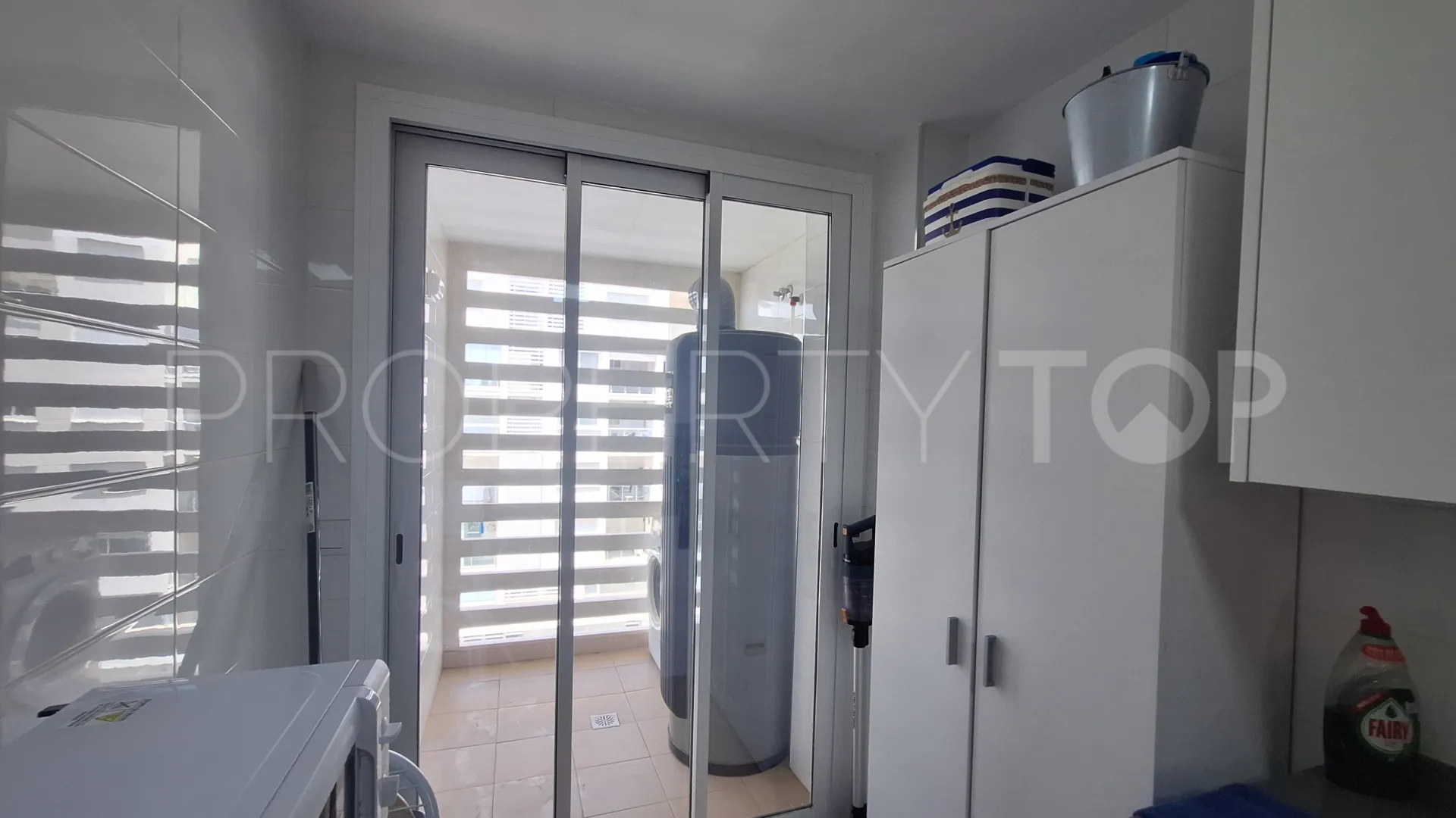 Buy flat with 3 bedrooms in Estepona Centre