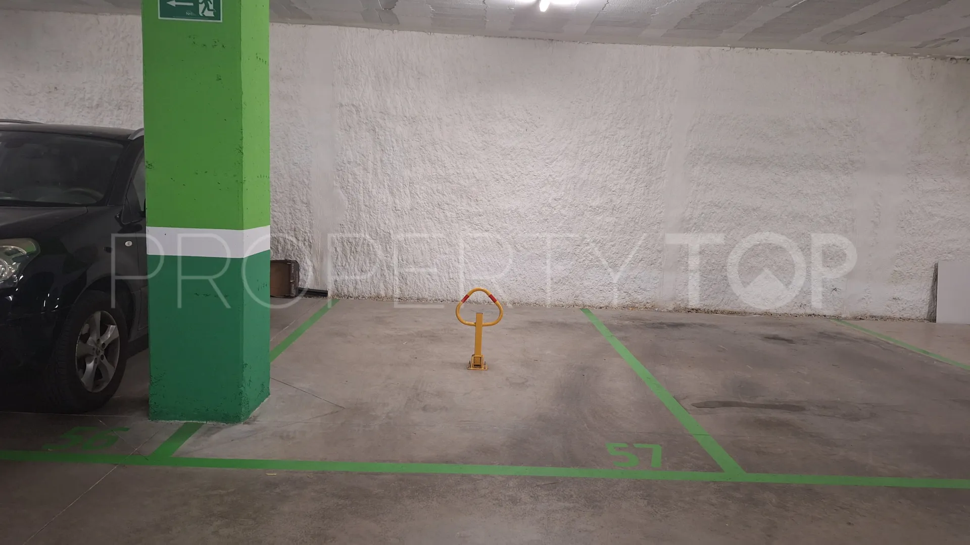 Buy flat with 3 bedrooms in Estepona Centre