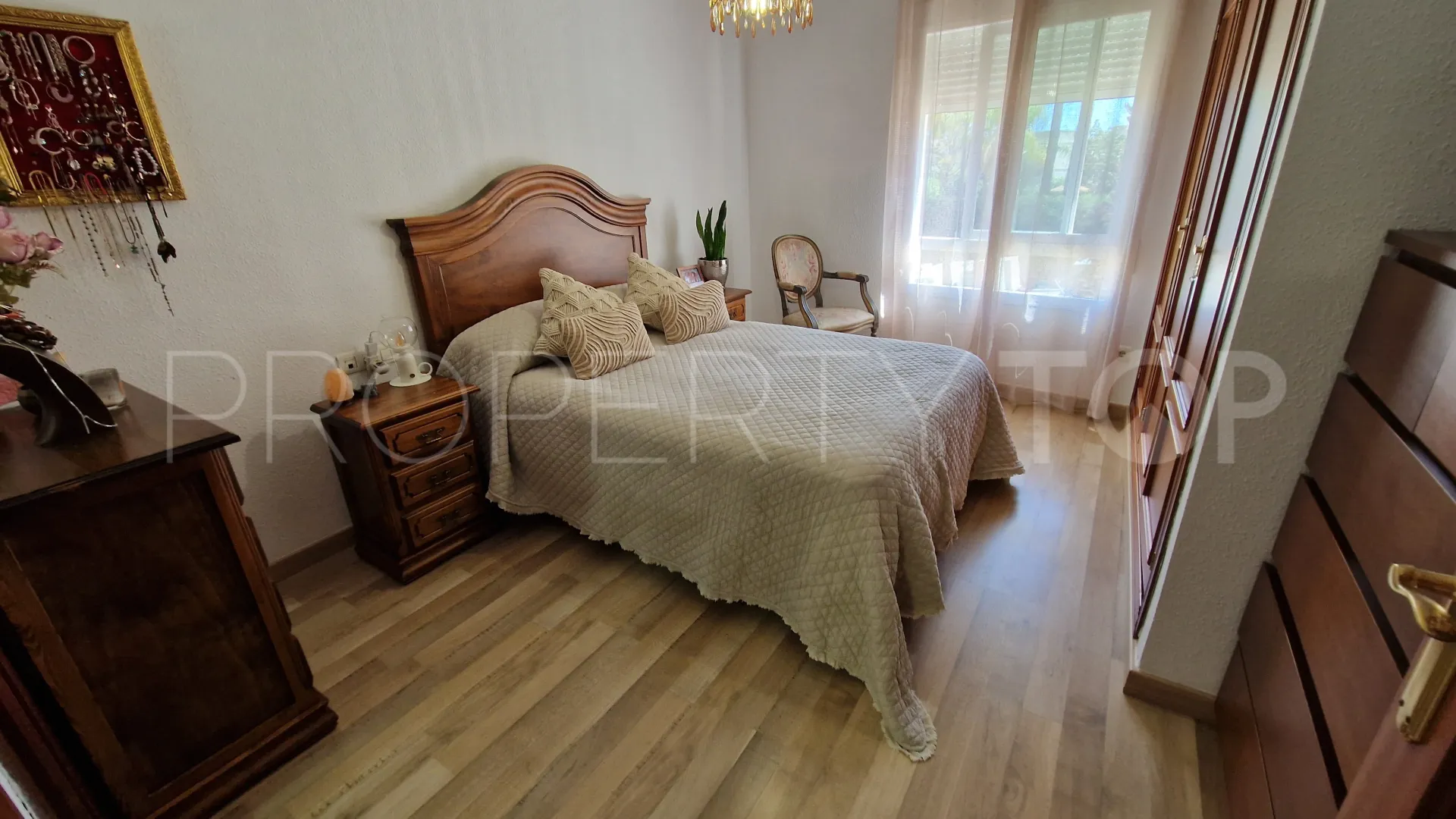 Estepona Puerto, apartamento en venta