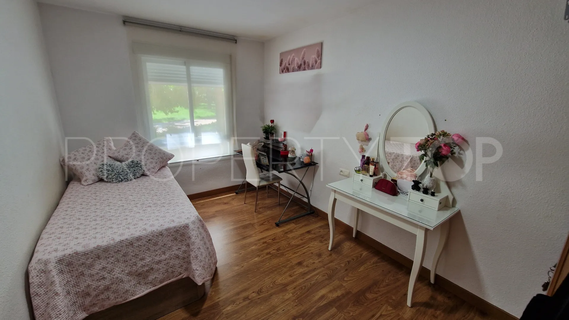 Estepona Puerto, apartamento en venta