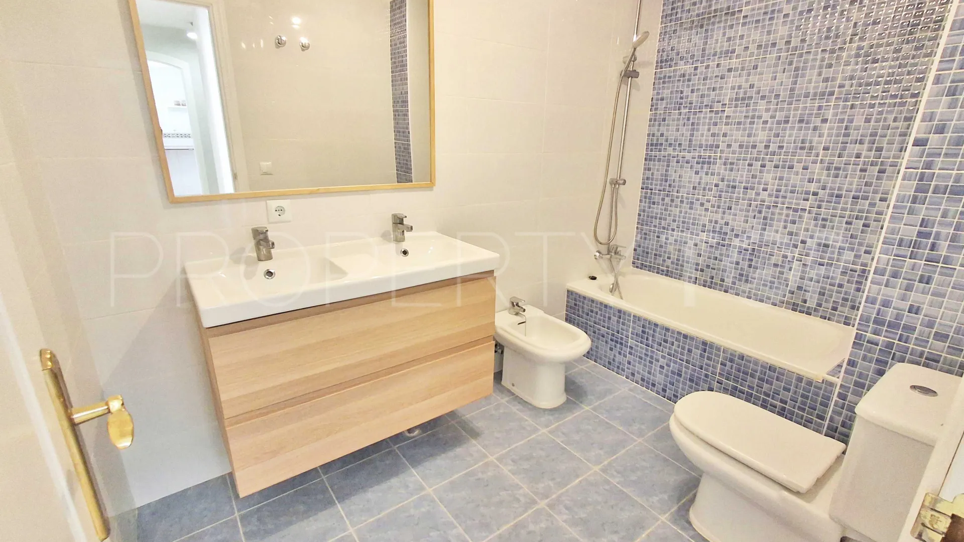 Buy flat with 2 bedrooms in Sabinillas