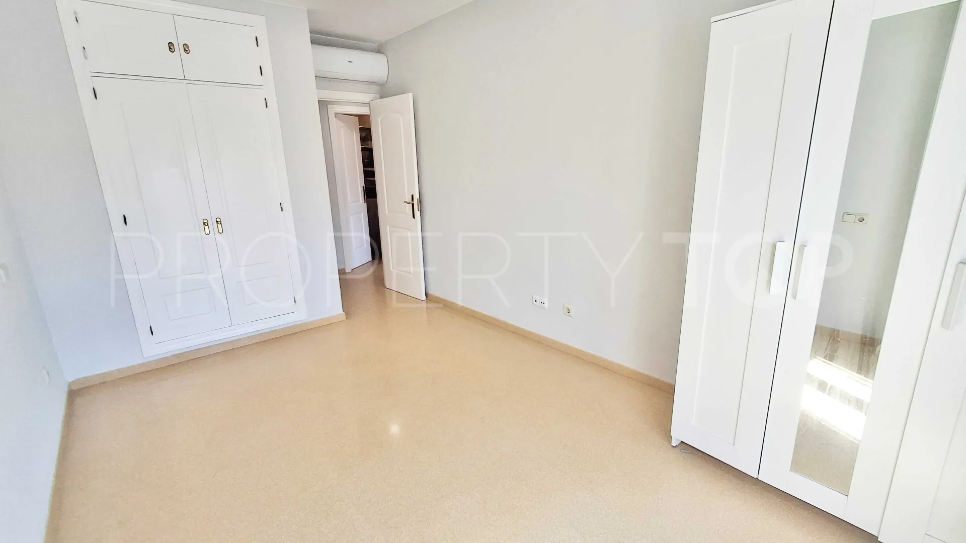 Buy flat with 2 bedrooms in Sabinillas