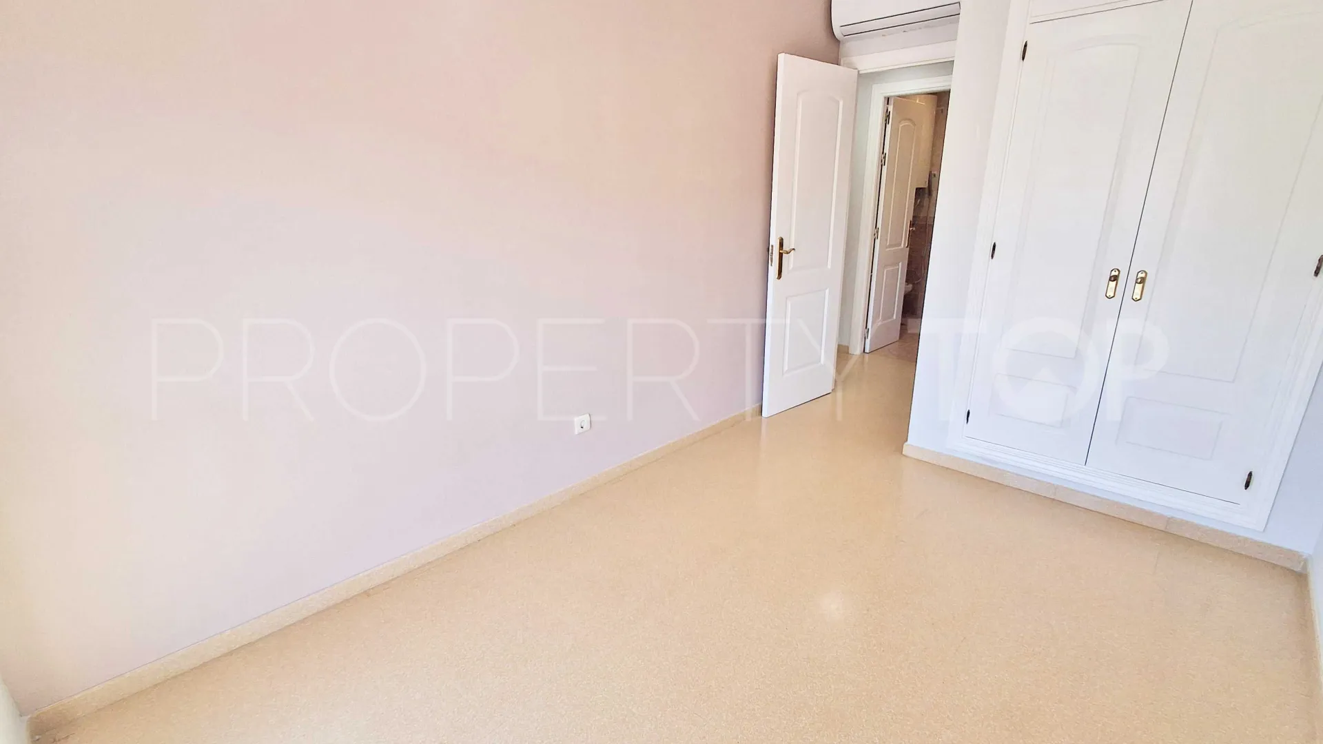 Buy flat with 2 bedrooms in Sabinillas