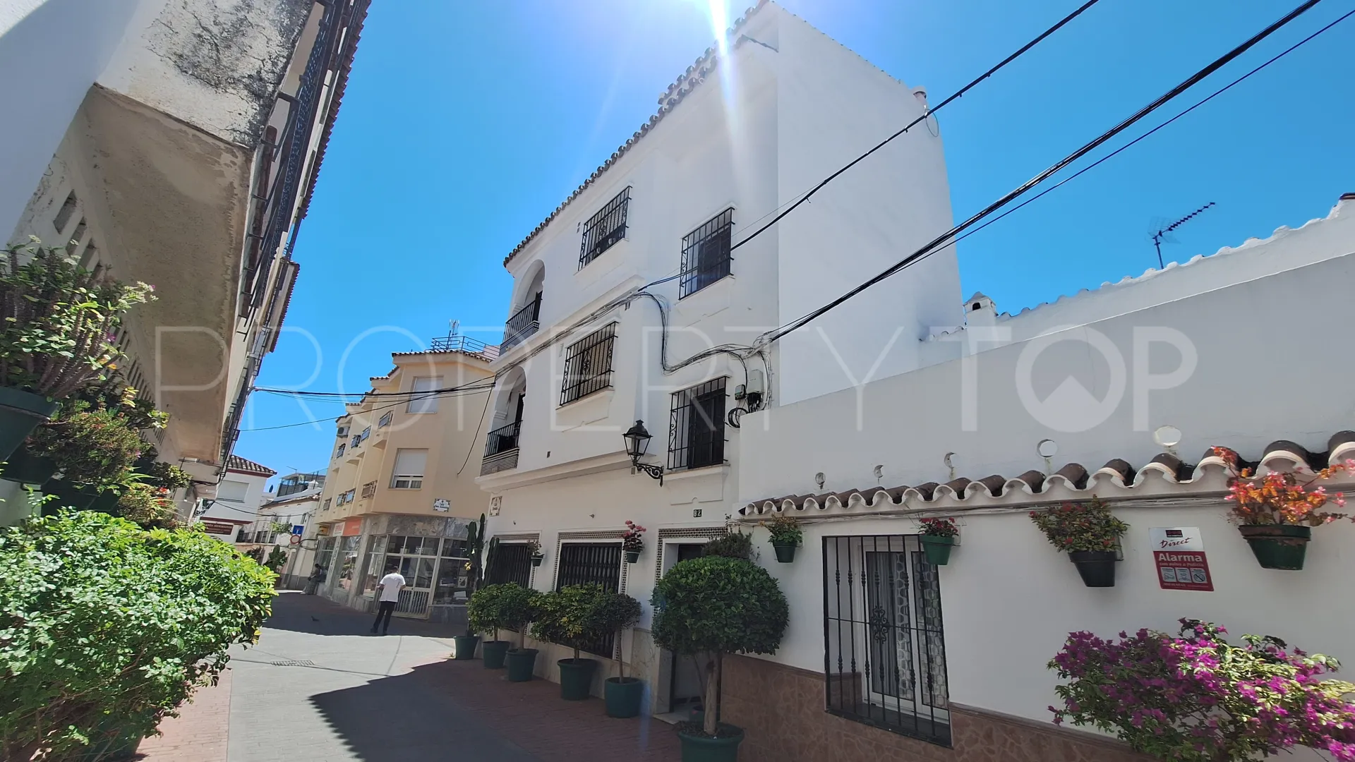 Se vende edificio con 5 dormitorios en Estepona Casco Antiguo