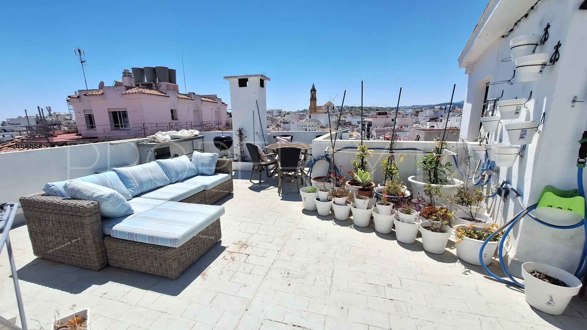 Se vende edificio con 5 dormitorios en Estepona Casco Antiguo