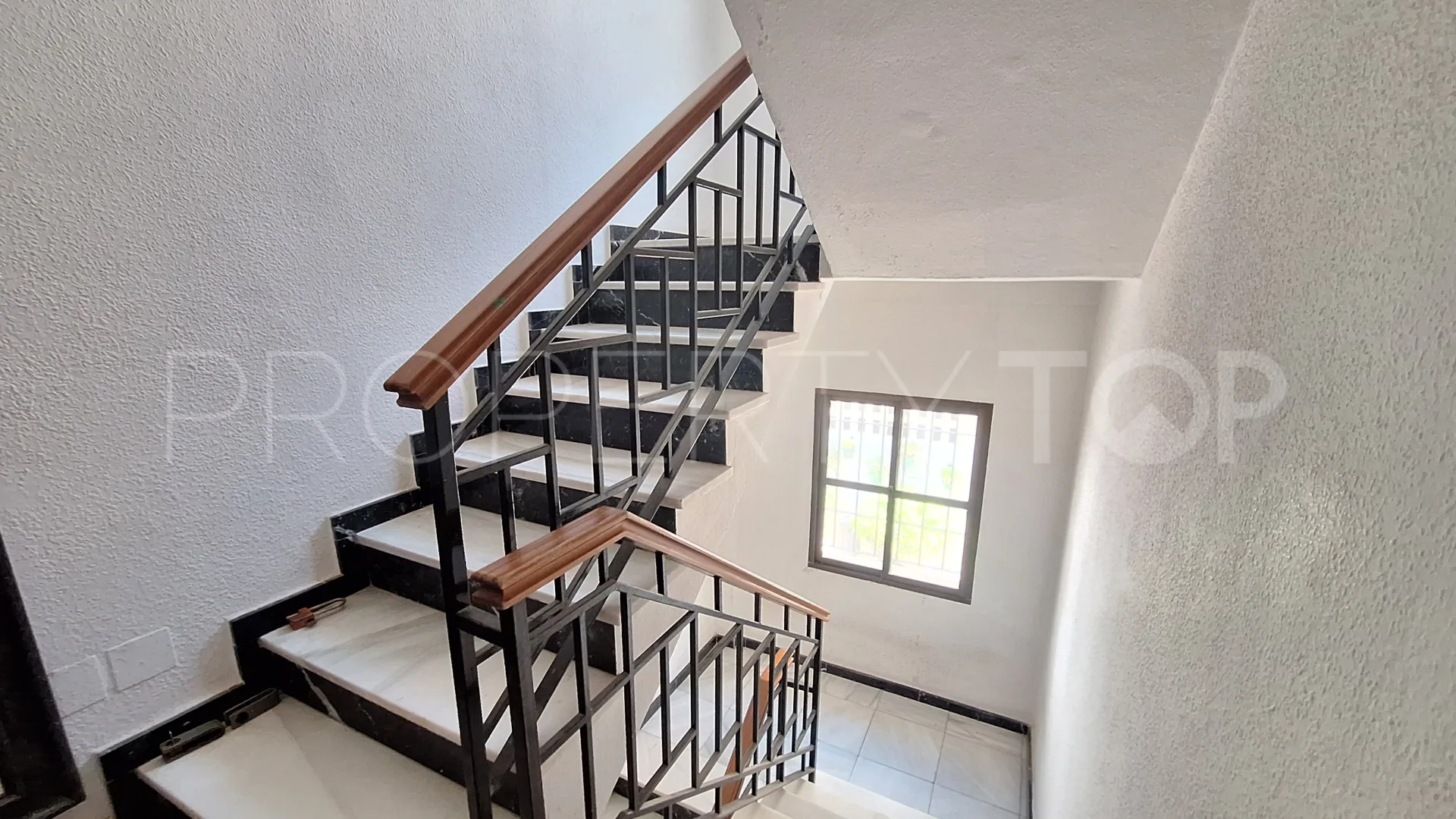 Se vende edificio con 5 dormitorios en Estepona Casco Antiguo