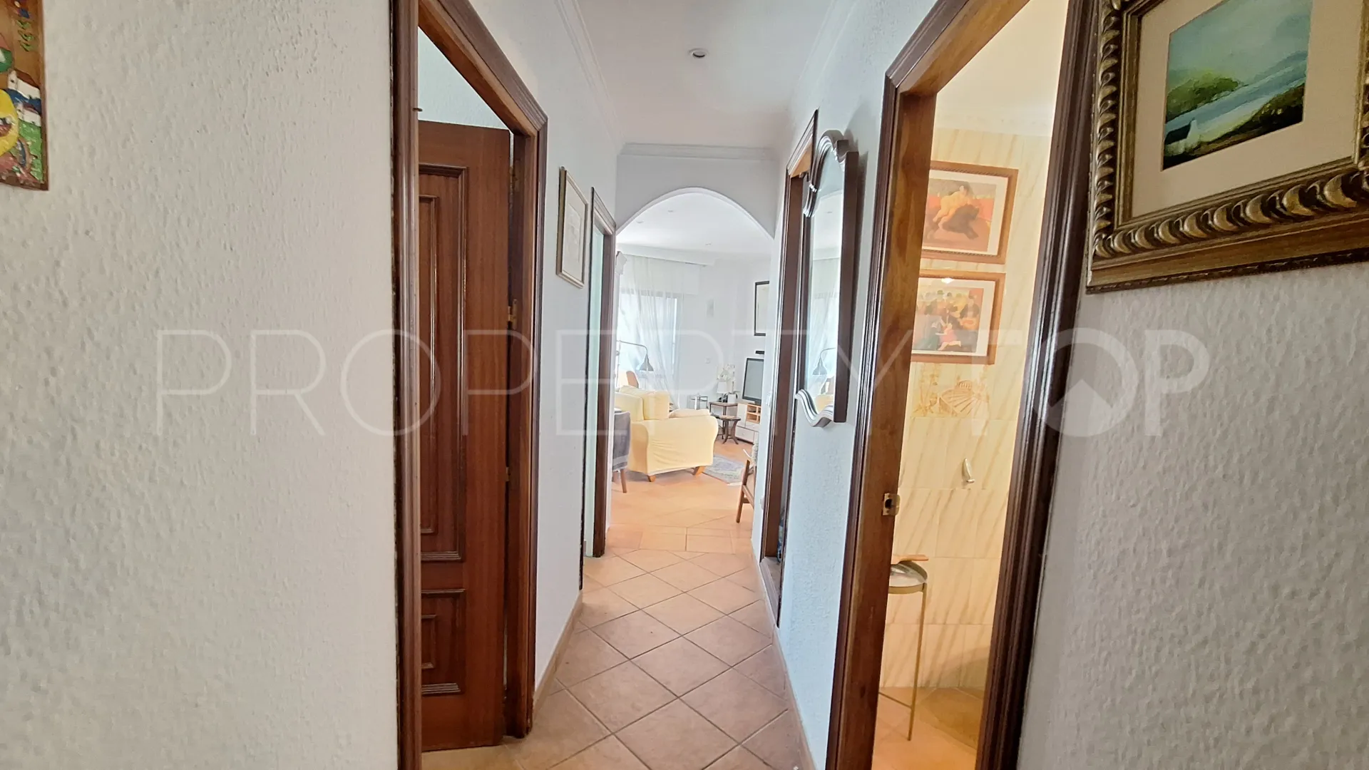 Se vende edificio con 5 dormitorios en Estepona Casco Antiguo