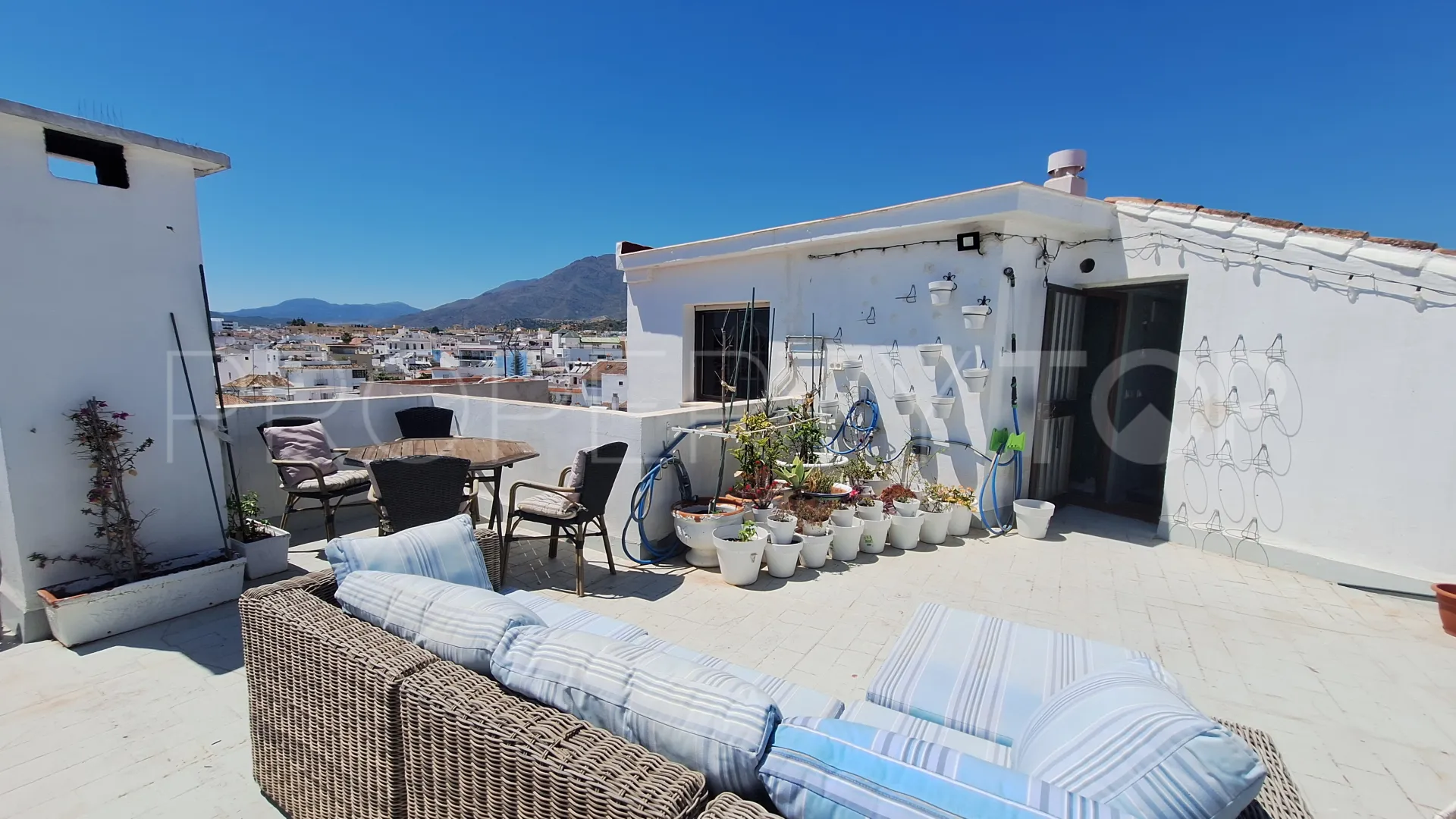 Se vende edificio con 5 dormitorios en Estepona Casco Antiguo