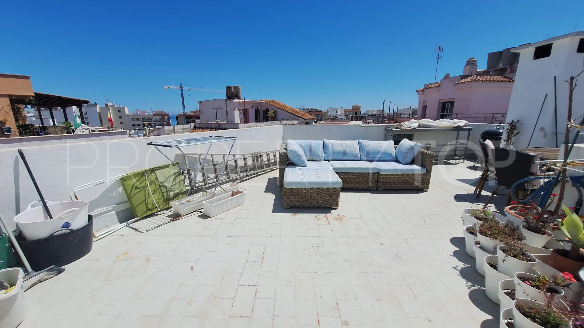 Se vende edificio con 5 dormitorios en Estepona Casco Antiguo