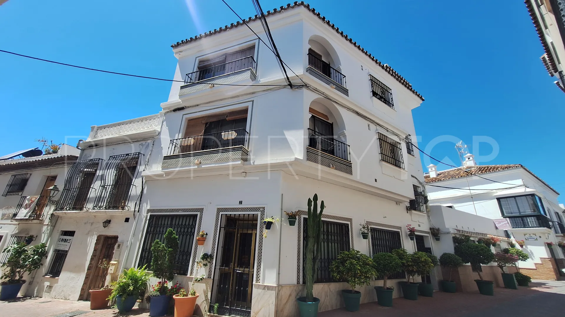 Se vende edificio con 5 dormitorios en Estepona Casco Antiguo