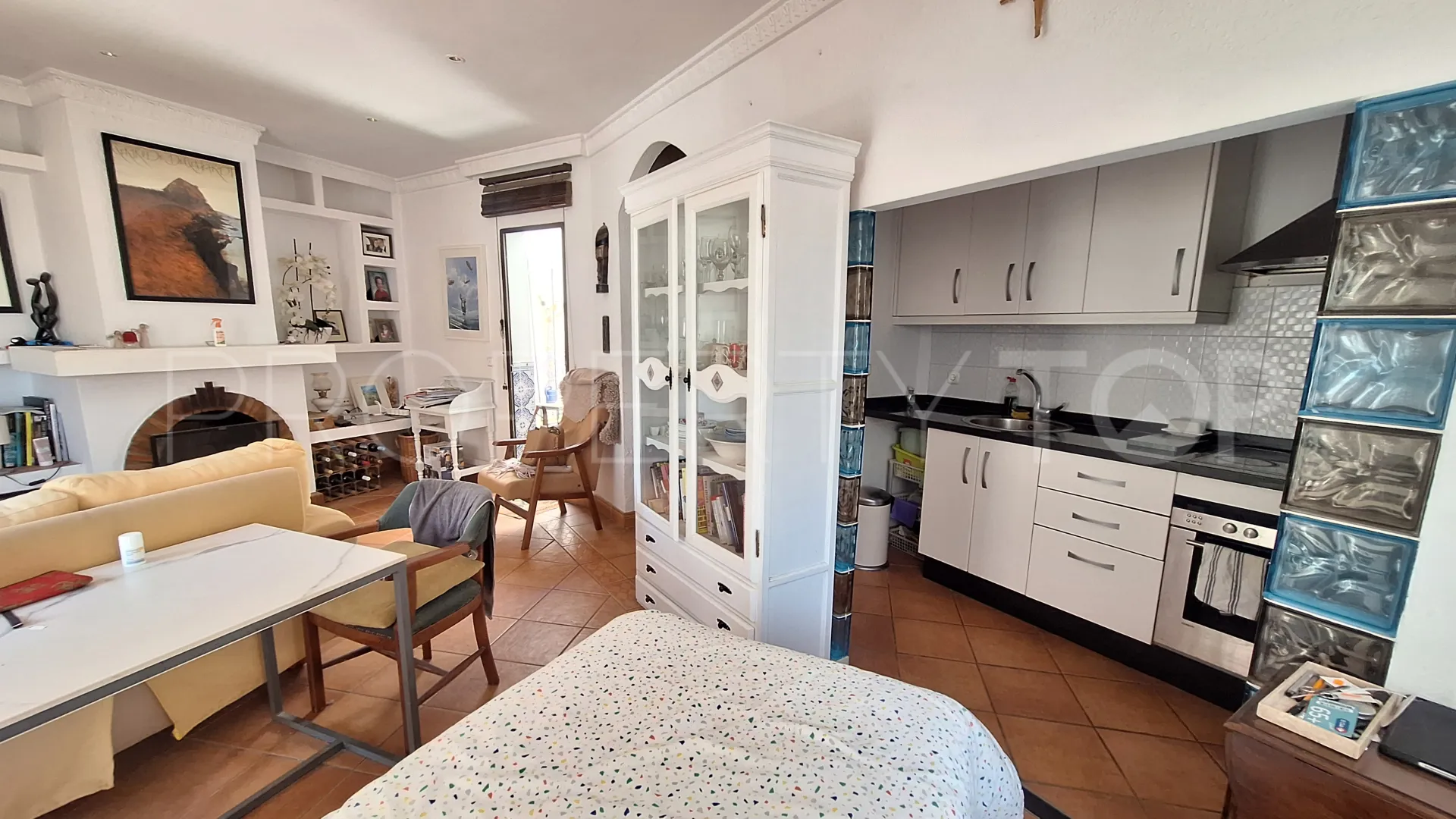 Se vende edificio con 5 dormitorios en Estepona Casco Antiguo