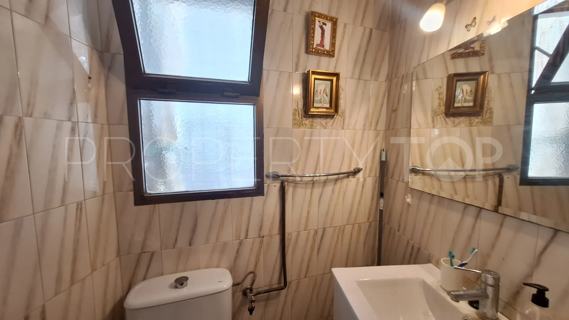 Se vende edificio con 5 dormitorios en Estepona Casco Antiguo