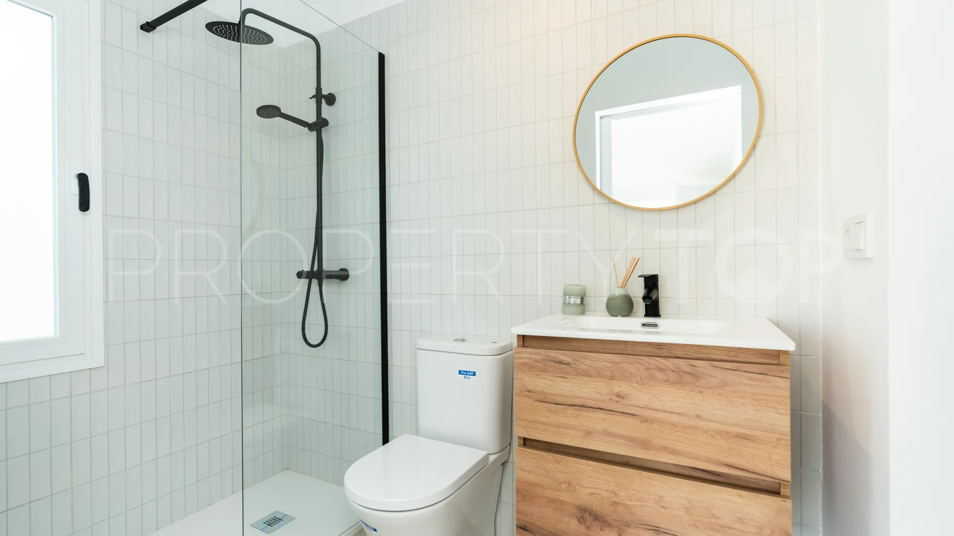 3 bedrooms Estepona West chalet for sale