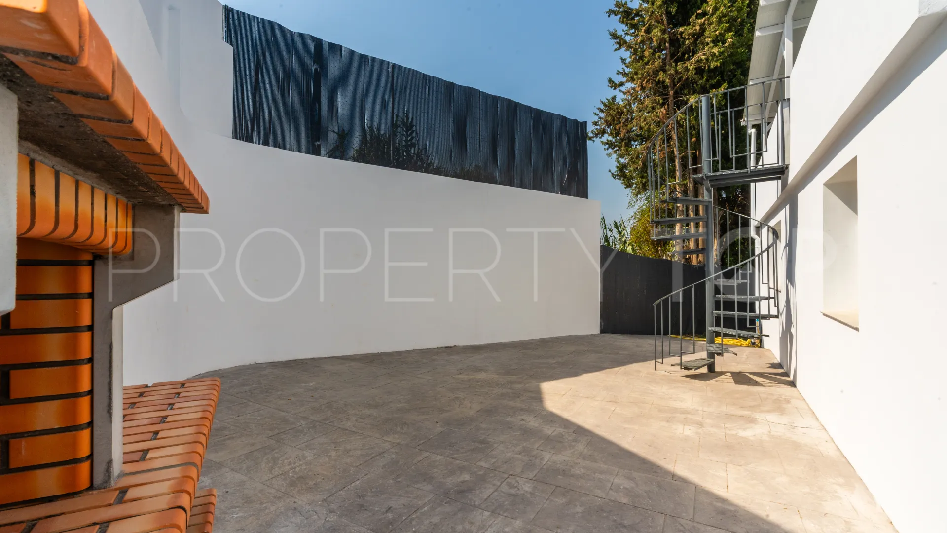 3 bedrooms Estepona West chalet for sale