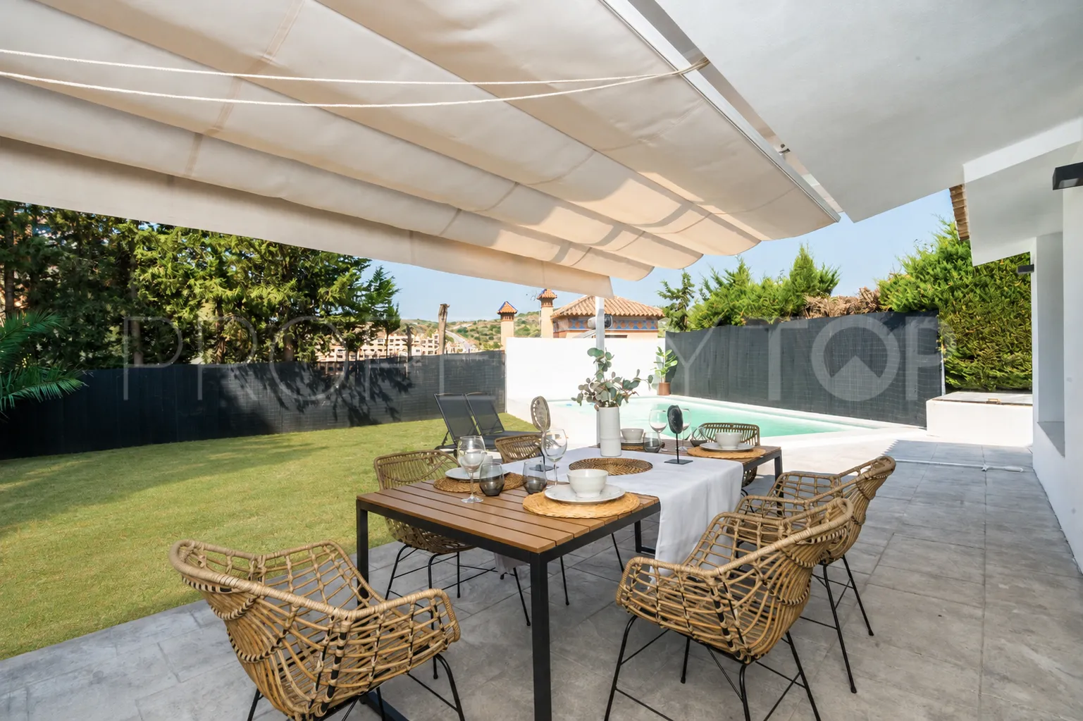 3 bedrooms Estepona West chalet for sale