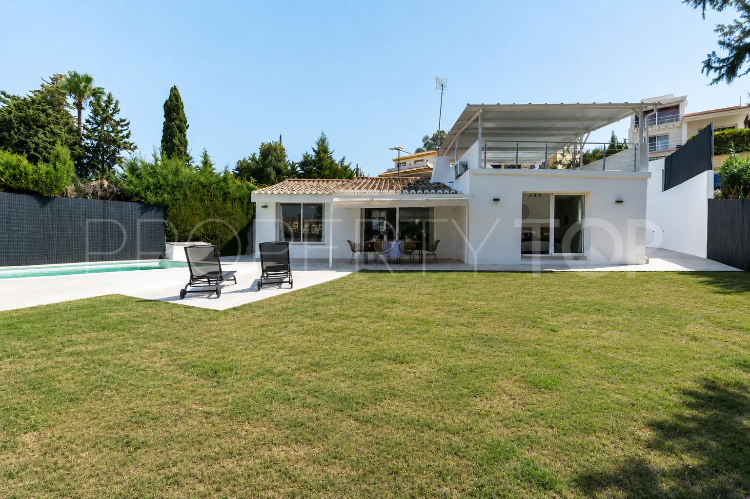 3 bedrooms Estepona West chalet for sale