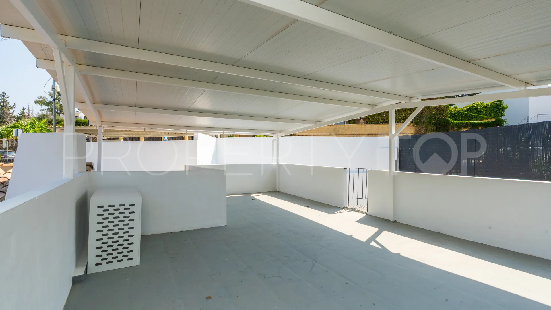 3 bedrooms Estepona West chalet for sale
