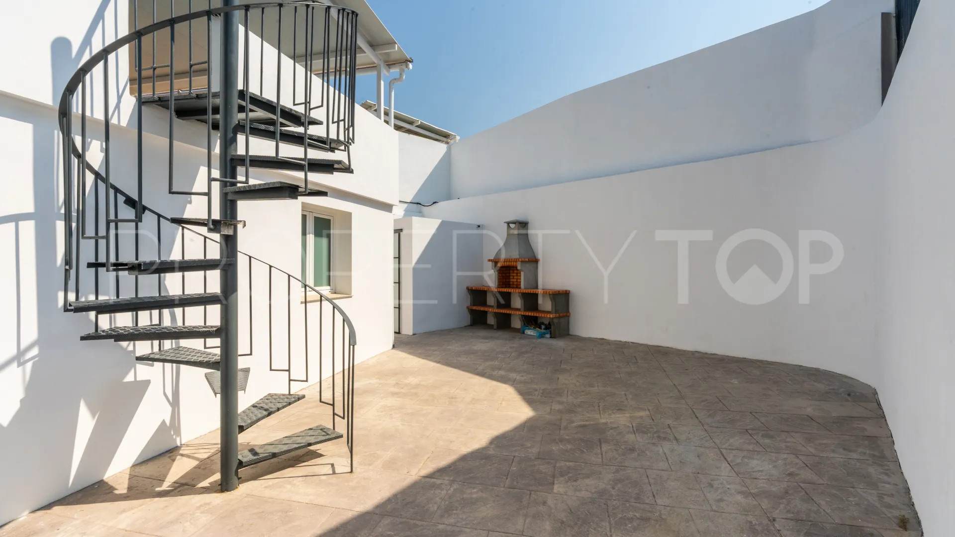 3 bedrooms Estepona West chalet for sale