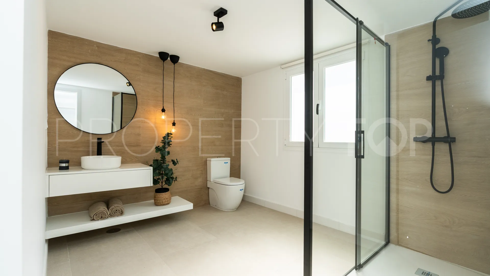 3 bedrooms Estepona West chalet for sale