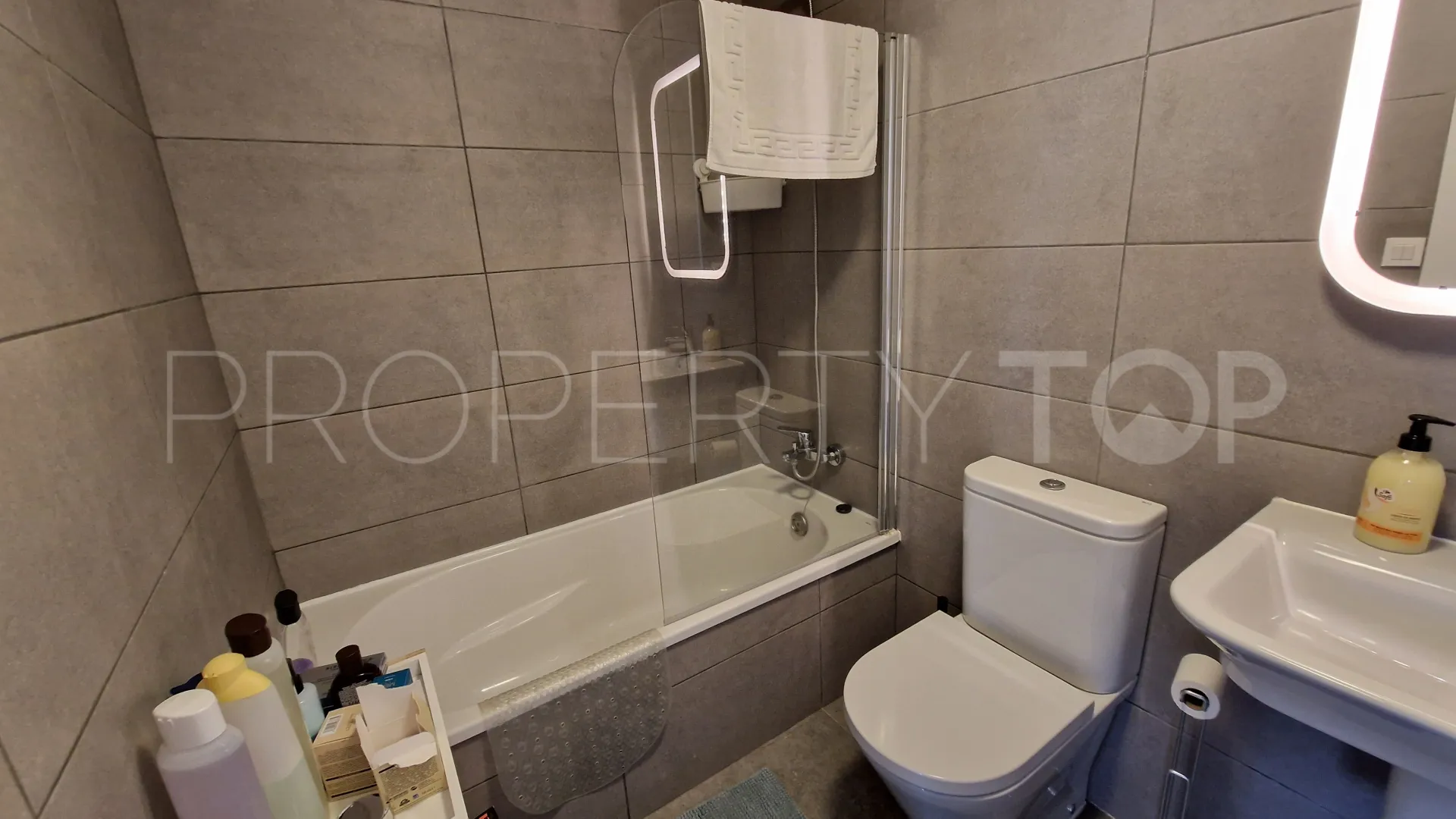Buy Avda de Andalucia - Sierra de Estepona 2 bedrooms apartment