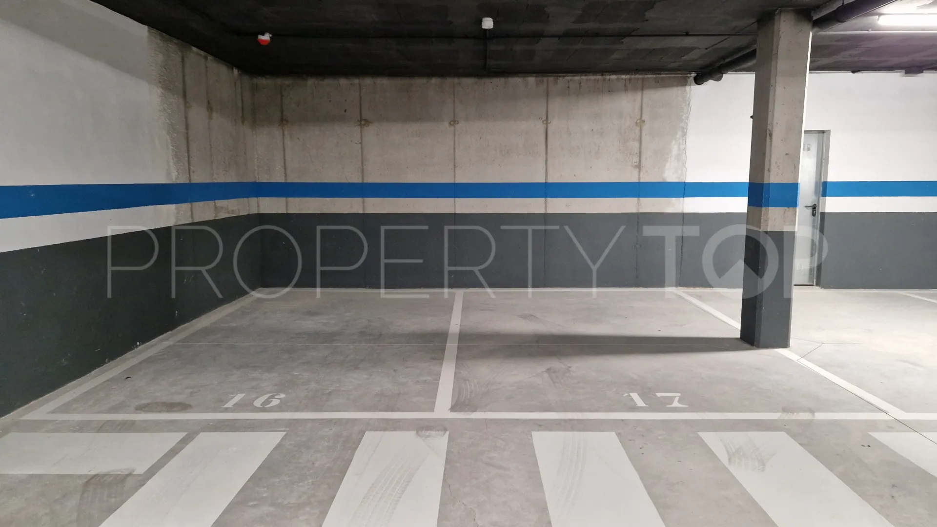 For sale ground floor apartment in Estepona Centre