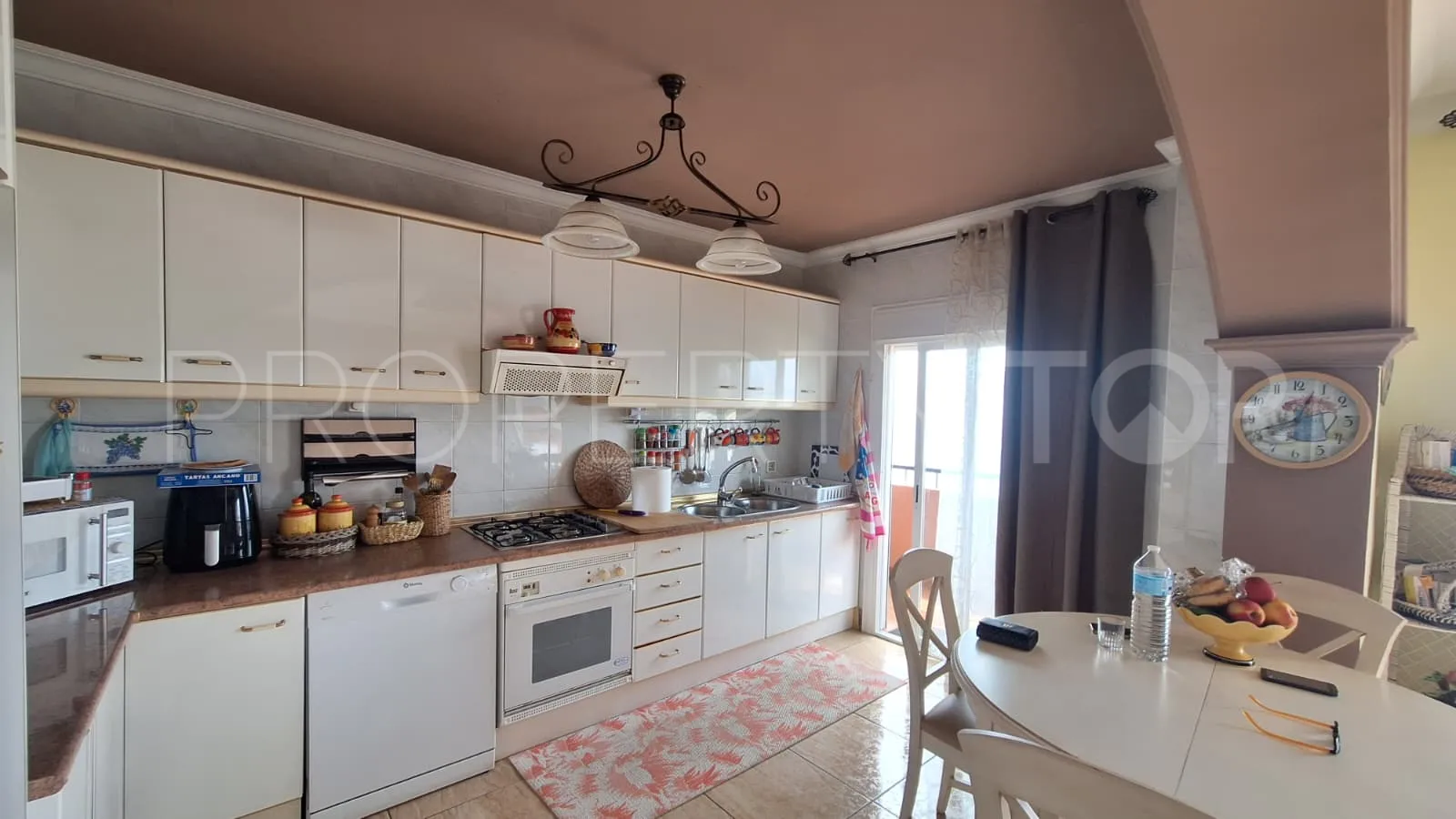 Apartamento de 3 dormitorios en venta en Estepona Oeste