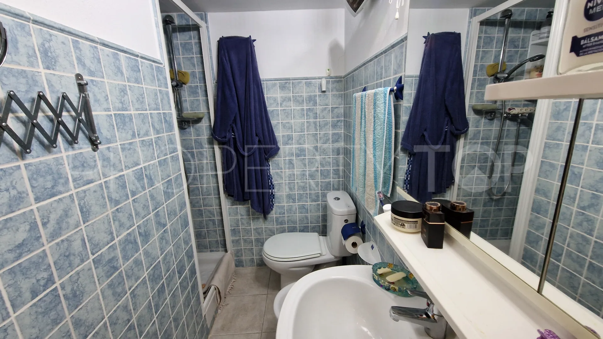 Apartamento de 3 dormitorios en venta en Estepona Oeste