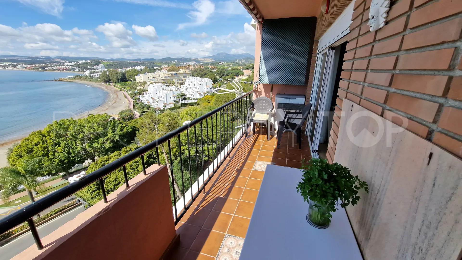 Apartamento de 3 dormitorios en venta en Estepona Oeste
