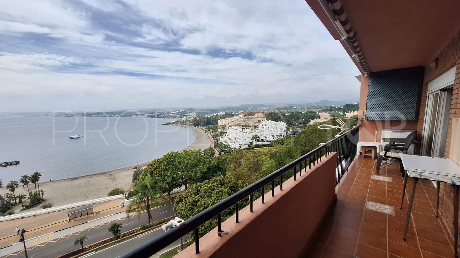 Apartamento de 3 dormitorios en venta en Estepona Oeste