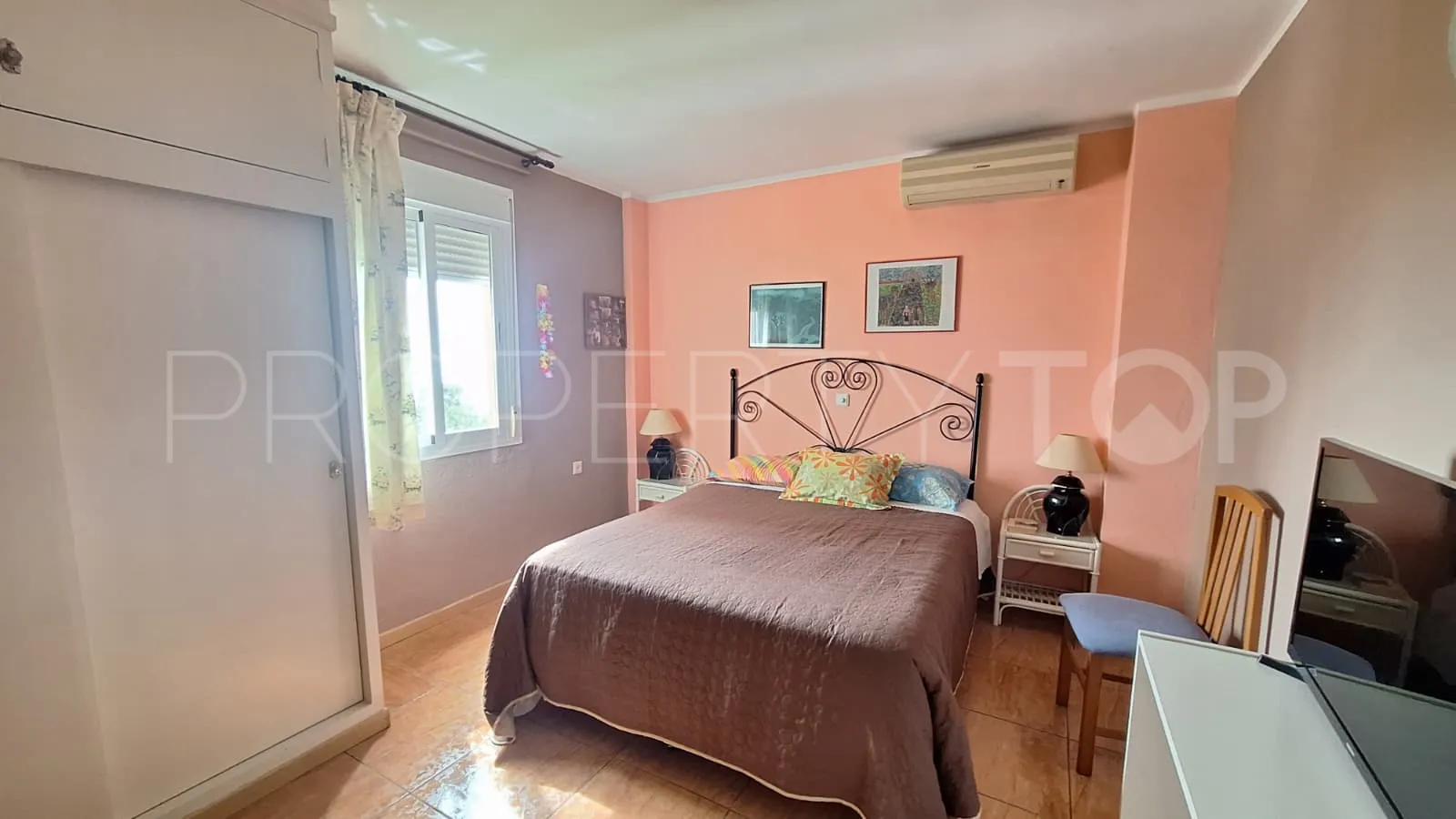 Apartamento de 3 dormitorios en venta en Estepona Oeste