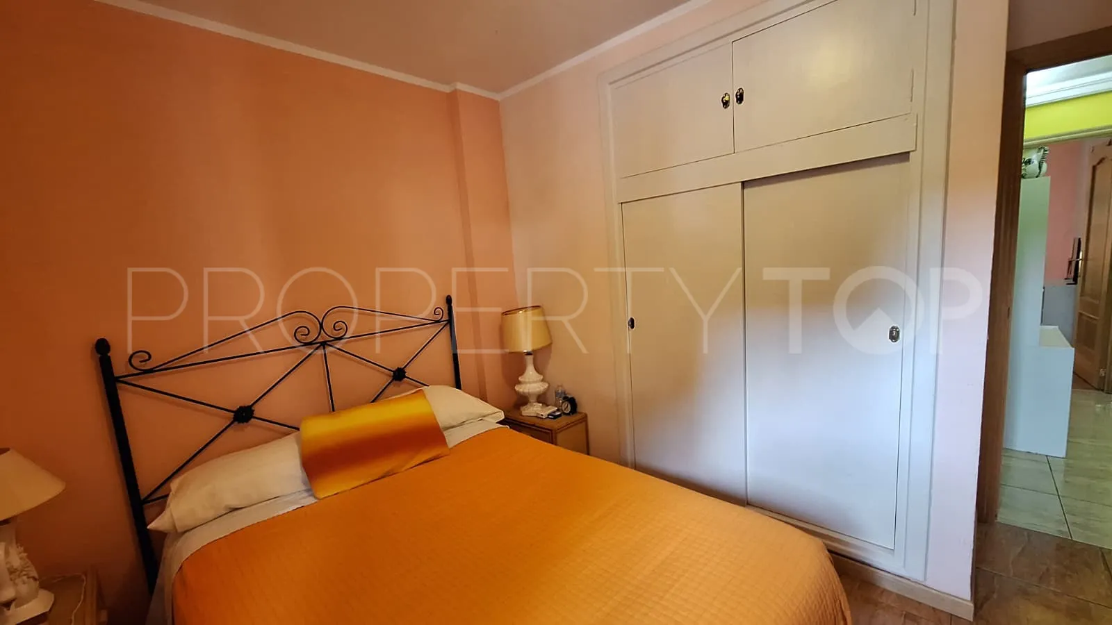 Apartamento de 3 dormitorios en venta en Estepona Oeste