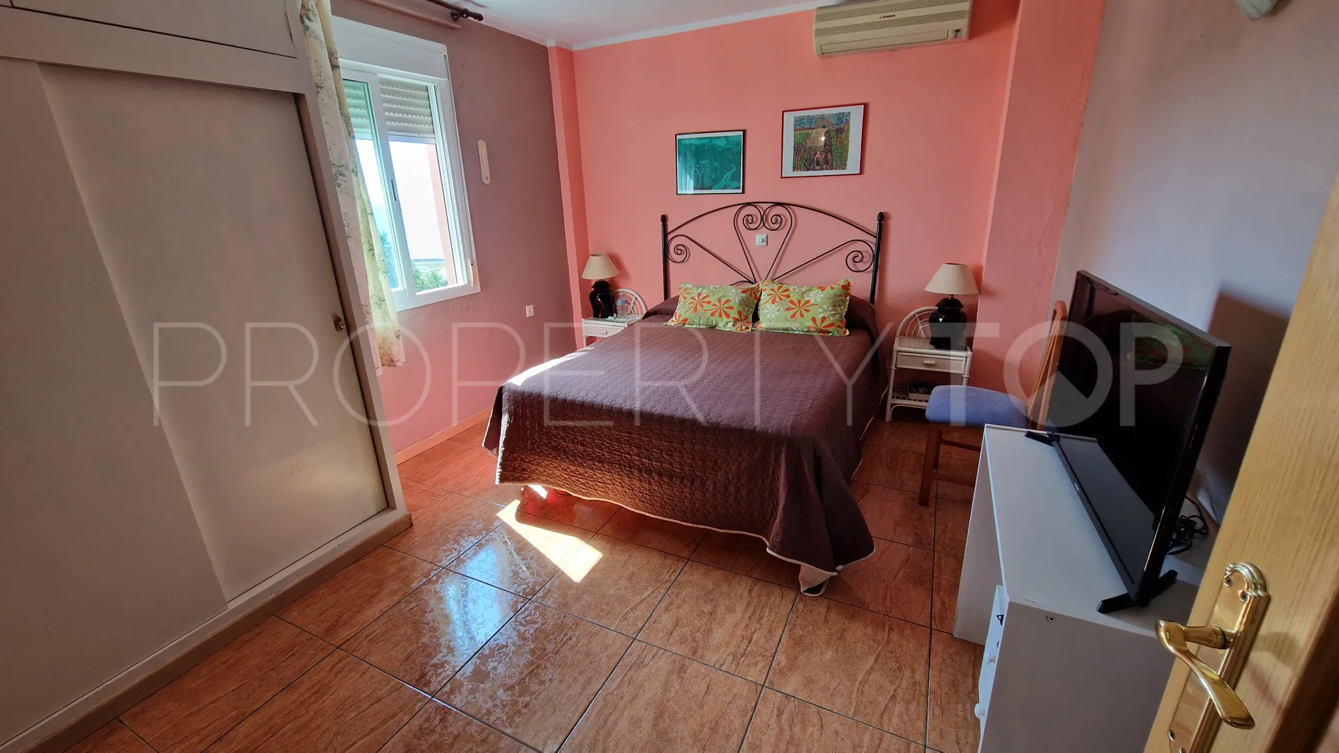 Apartamento de 3 dormitorios en venta en Estepona Oeste
